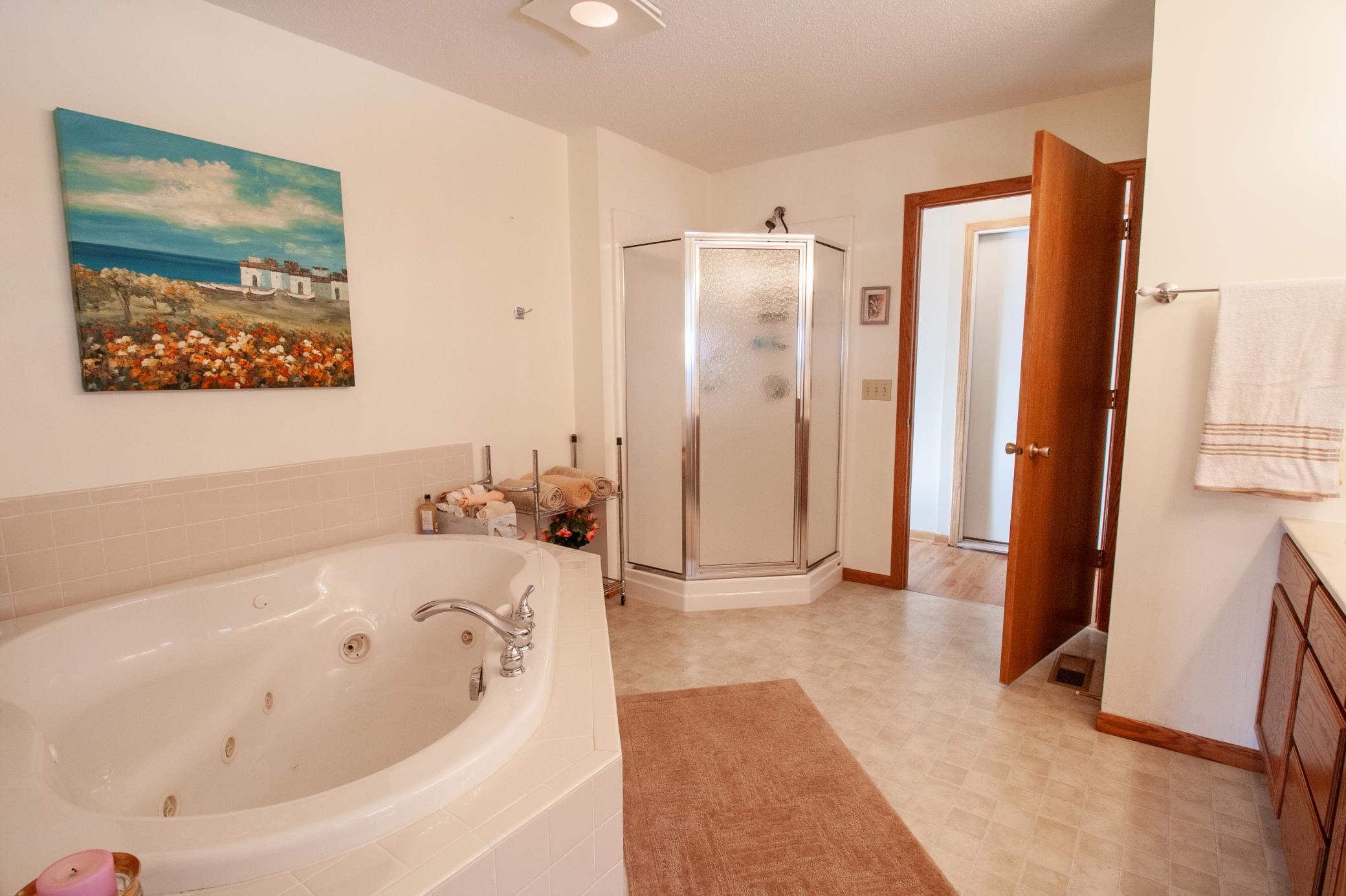 1985 single family home for sale at 2046 Northwood Lane in Fergus Falls, MN — 4 bed, 3 bath (photo 23 of 40)