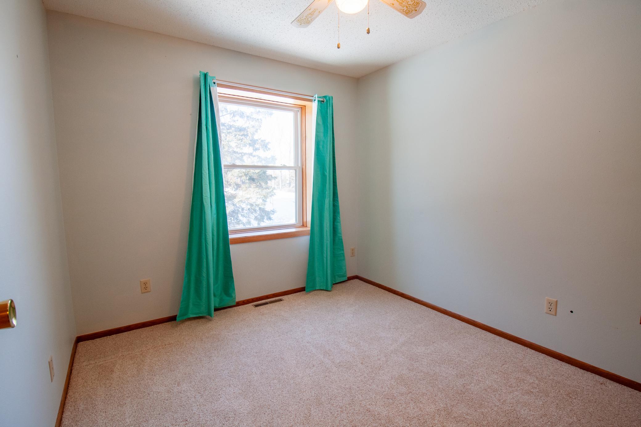 1985 single family home for sale at 2046 Northwood Lane in Fergus Falls, MN — 4 bed, 3 bath (photo 27 of 40)