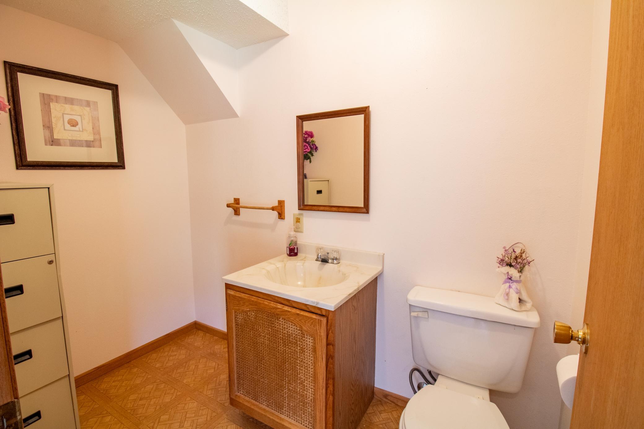 1985 single family home for sale at 2046 Northwood Lane in Fergus Falls, MN — 4 bed, 3 bath (photo 37 of 40)