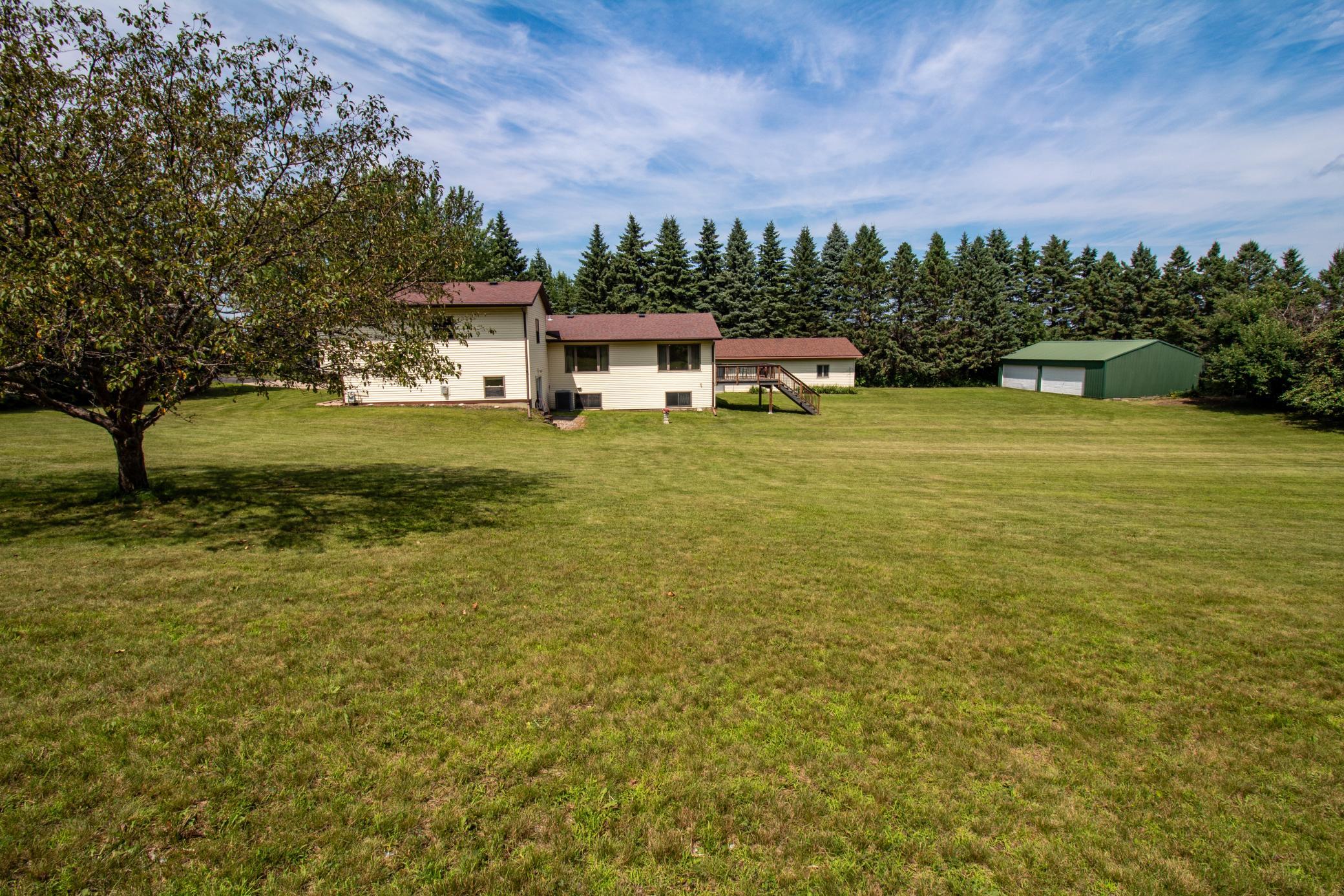 1985 single family home for sale at 2046 Northwood Lane in Fergus Falls, MN — 4 bed, 3 bath (photo 5 of 40)