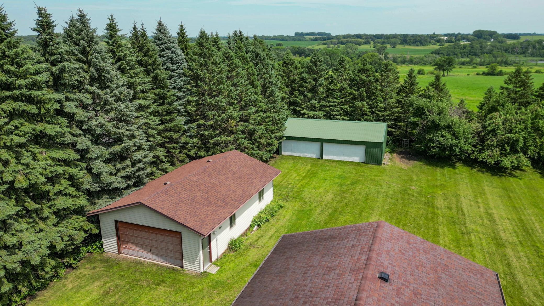 1985 single family home for sale at 2046 Northwood Lane in Fergus Falls, MN — 4 bed, 3 bath (photo 6 of 40)