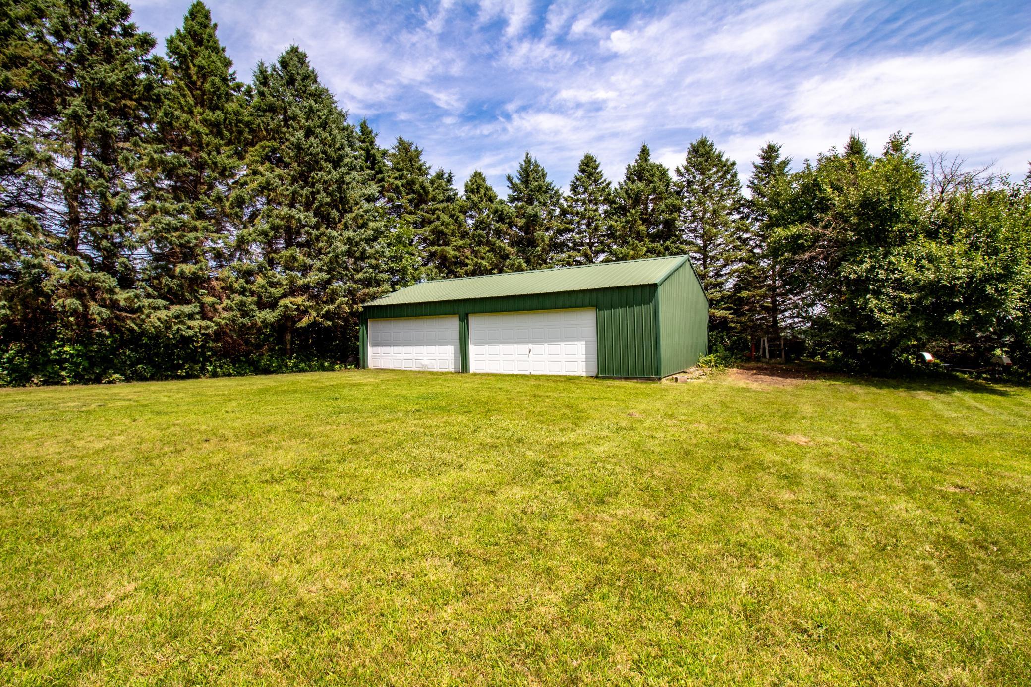 1985 single family home for sale at 2046 Northwood Lane in Fergus Falls, MN — 4 bed, 3 bath (photo 7 of 40)