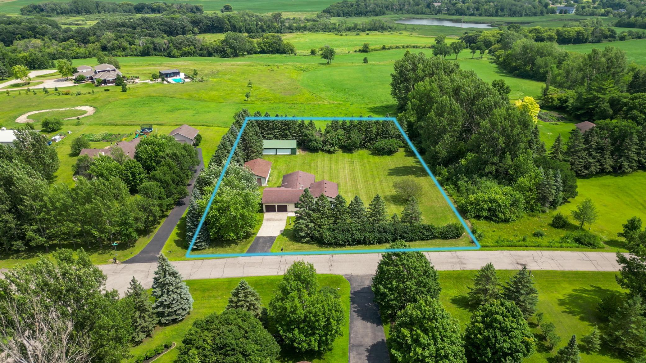 1985 single family home for sale at 2046 Northwood Lane in Fergus Falls, MN — 4 bed, 3 bath (photo 8 of 40)