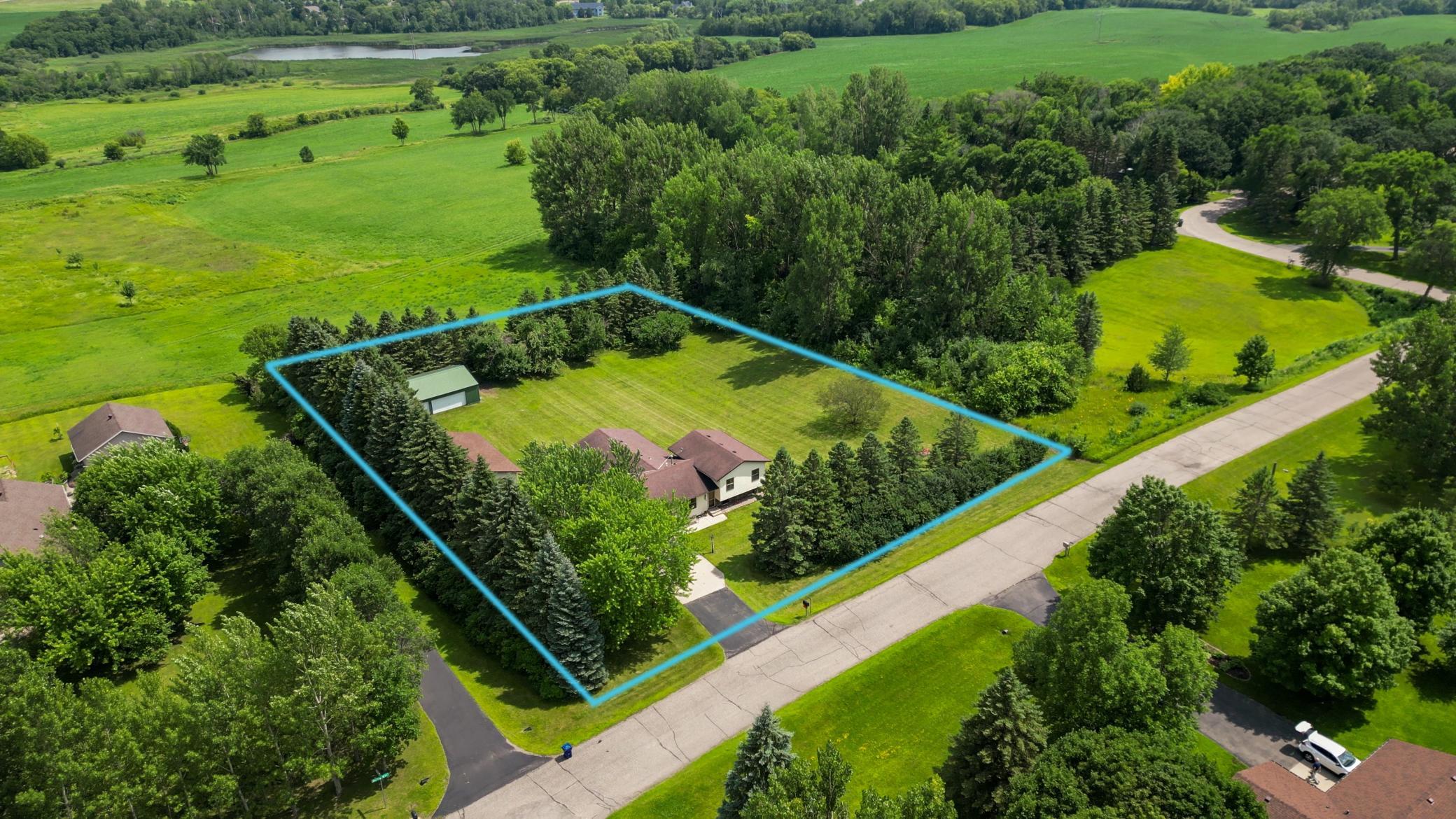 1985 single family home for sale at 2046 Northwood Lane in Fergus Falls, MN — 4 bed, 3 bath (photo 9 of 40)