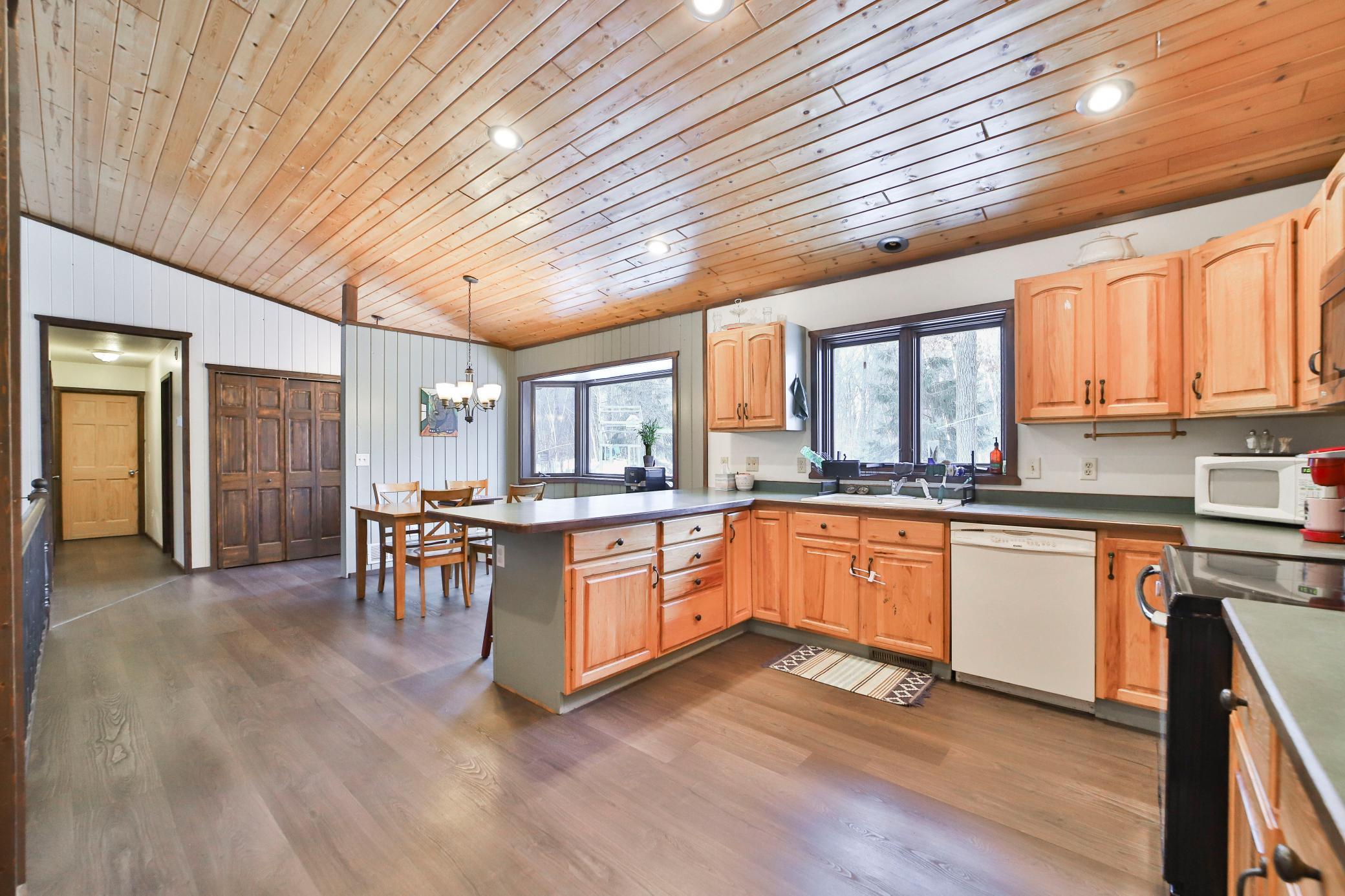 1998 single family home for sale at 10824 1st Street Circle in Breezy Point, MN — 4 bed, 3 bath (photo 3 of 52)