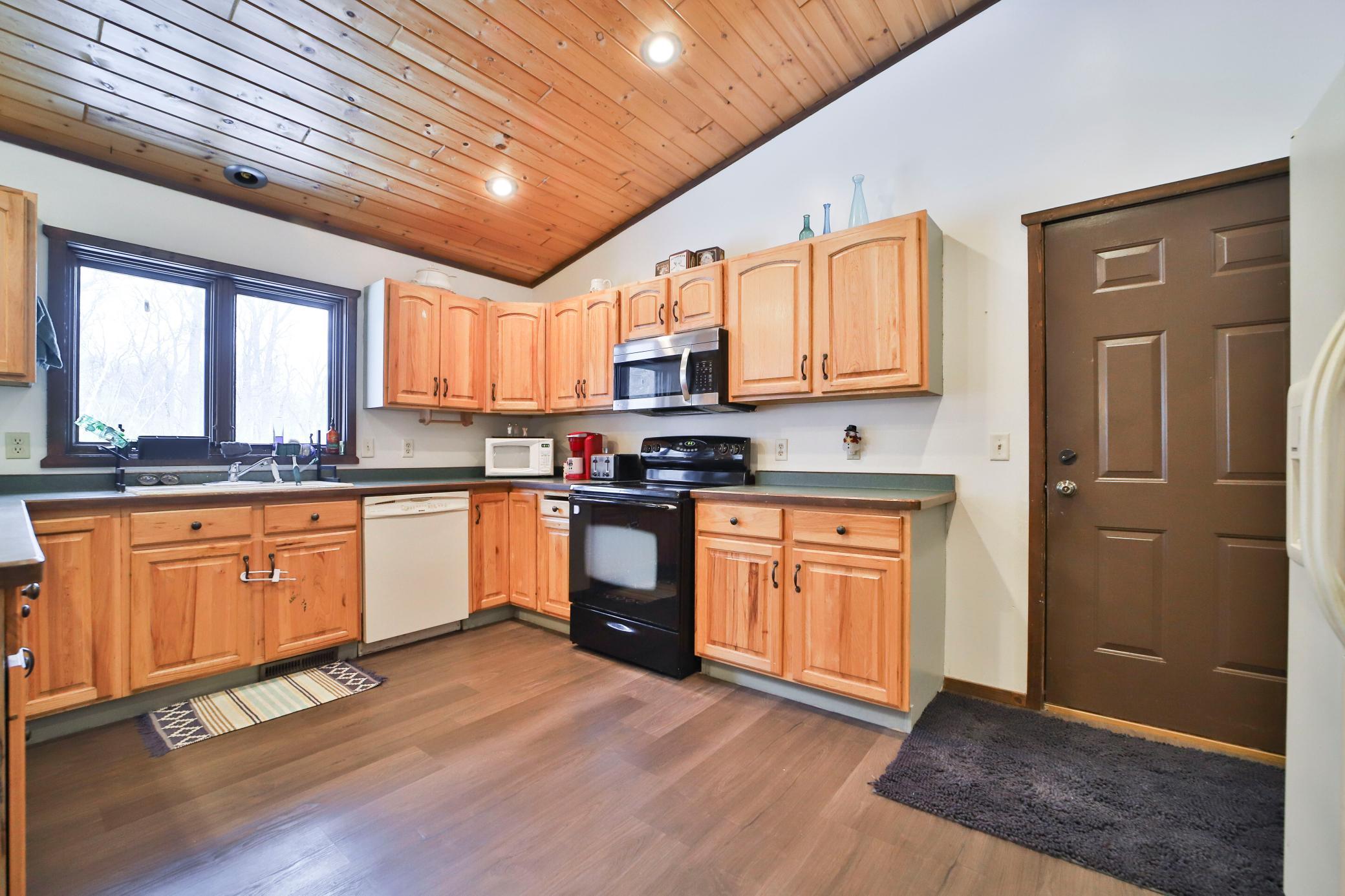 1998 single family home for sale at 10824 1st Street Circle in Breezy Point, MN — 4 bed, 3 bath (photo 5 of 52)