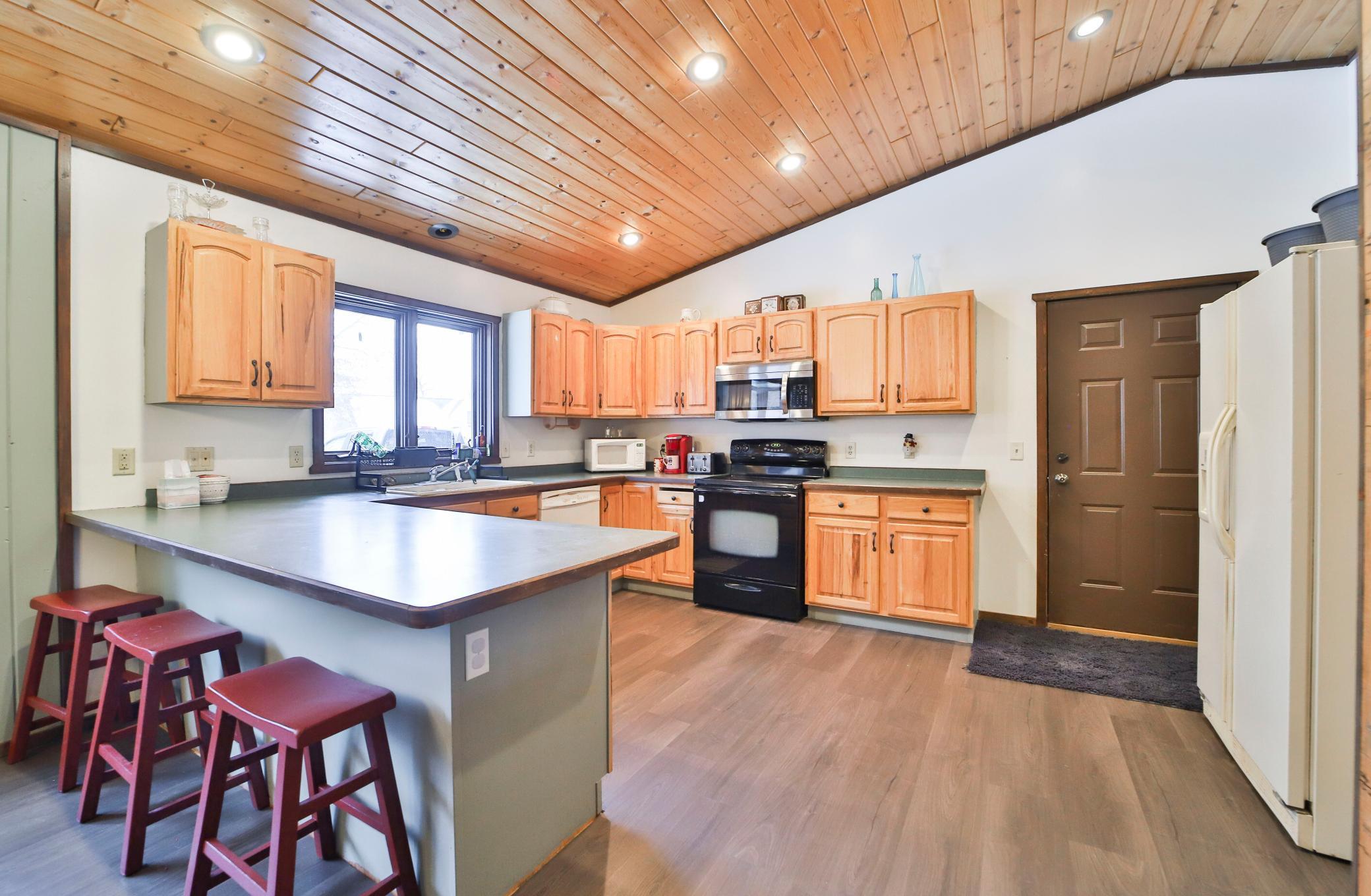 1998 single family home for sale at 10824 1st Street Circle in Breezy Point, MN — 4 bed, 3 bath (photo 6 of 52)