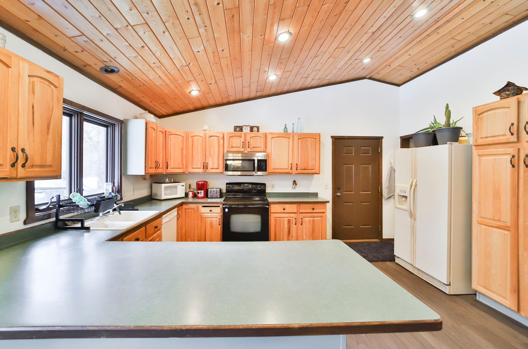 1998 single family home for sale at 10824 1st Street Circle in Breezy Point, MN — 4 bed, 3 bath (photo 7 of 52)
