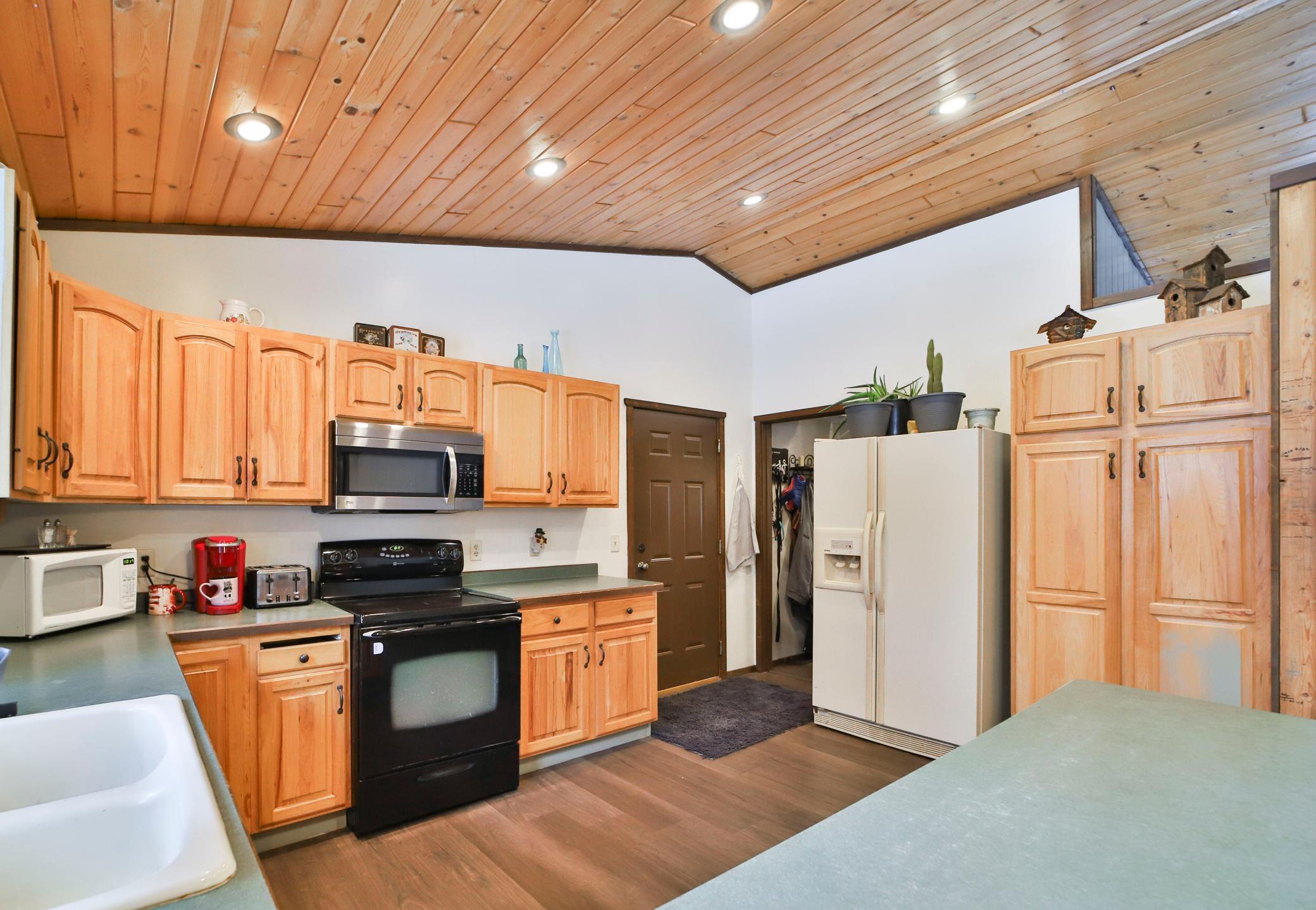 1998 single family home for sale at 10824 1st Street Circle in Breezy Point, MN — 4 bed, 3 bath (photo 8 of 52)
