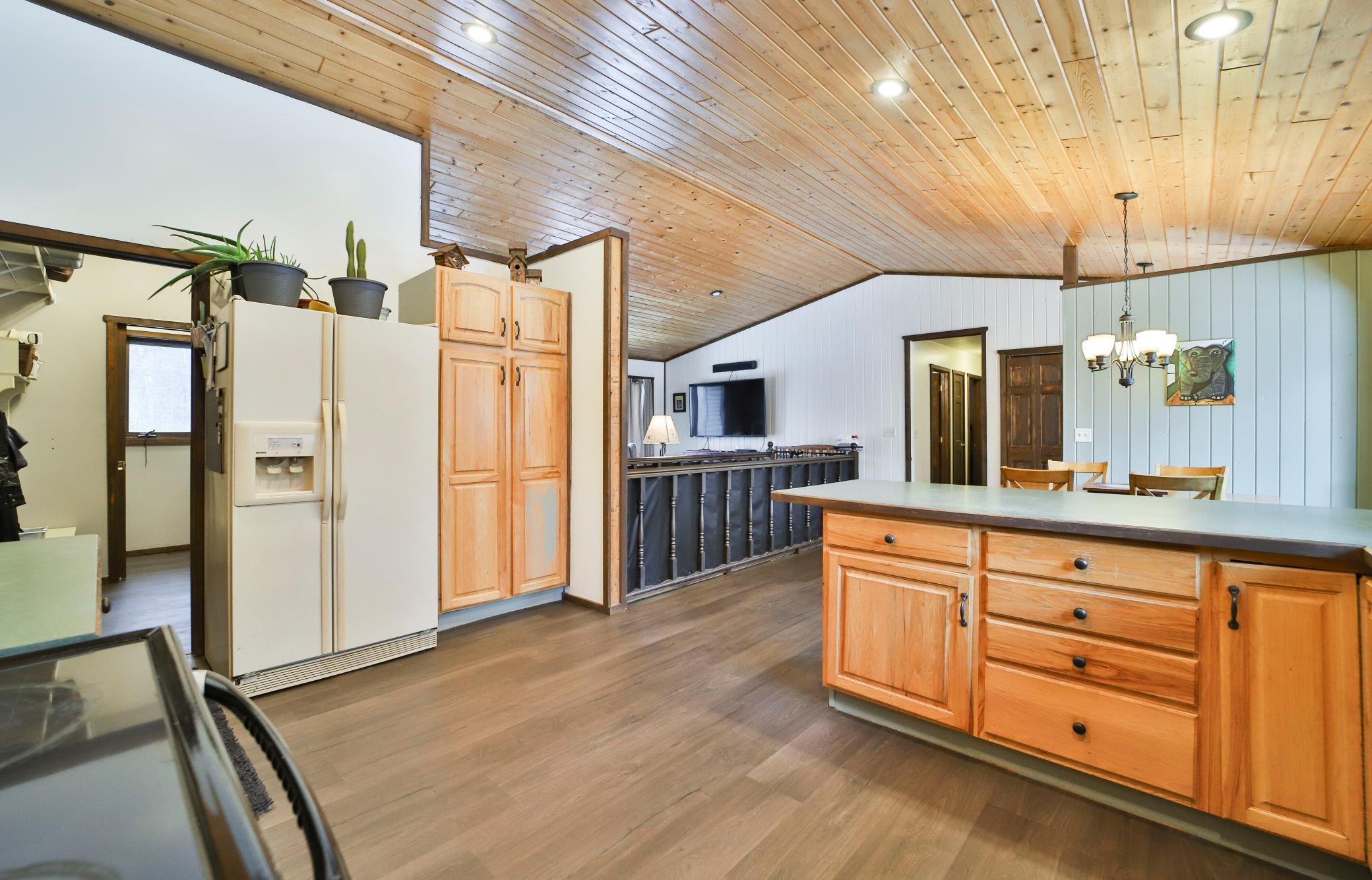1998 single family home for sale at 10824 1st Street Circle in Breezy Point, MN — 4 bed, 3 bath (photo 9 of 52)