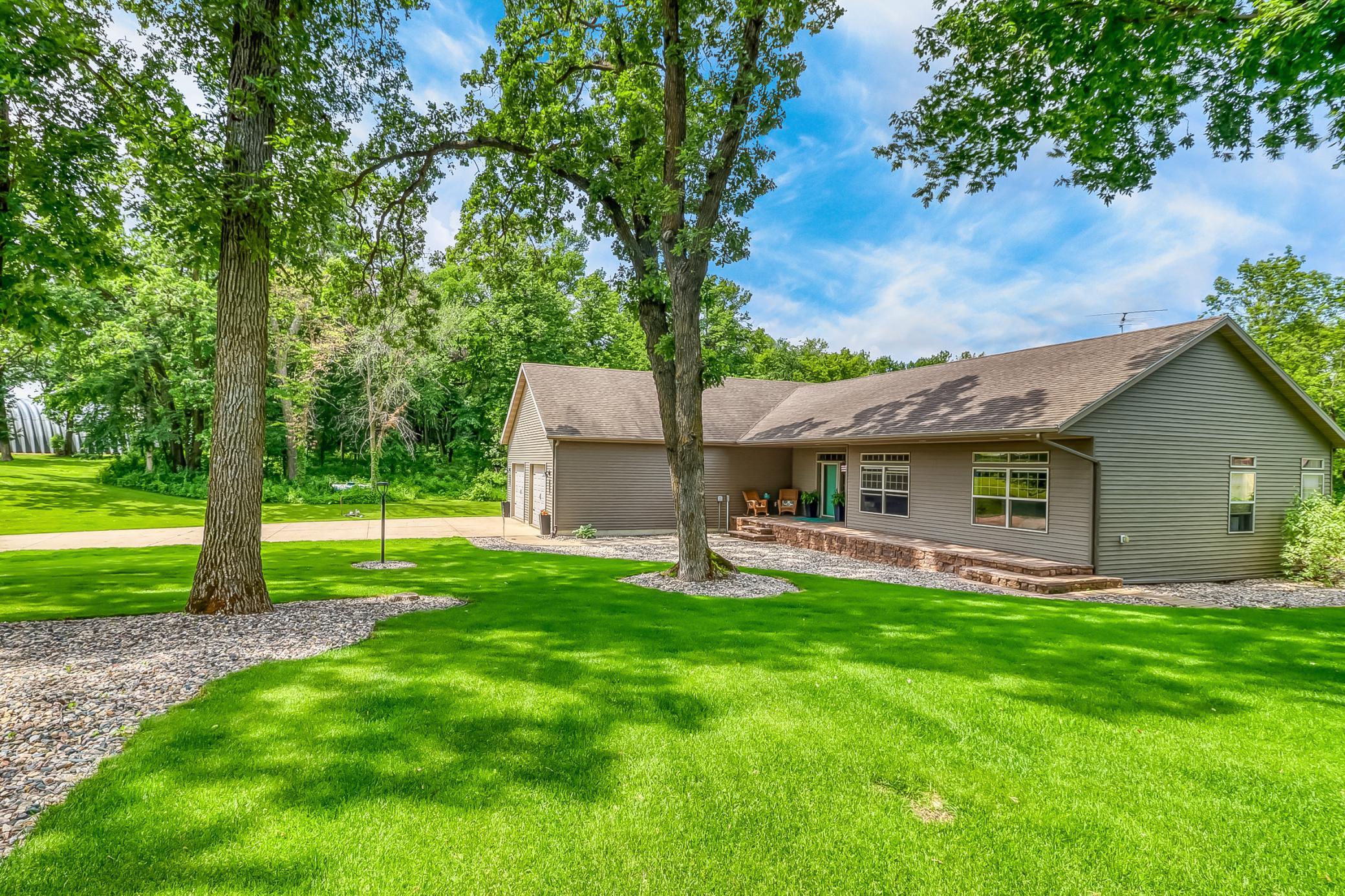 2003 single family home for sale at 46747 Poss Beach Road in Pelican Rapids, MN — 4 bed, 3 bath (photo 3 of 39)
