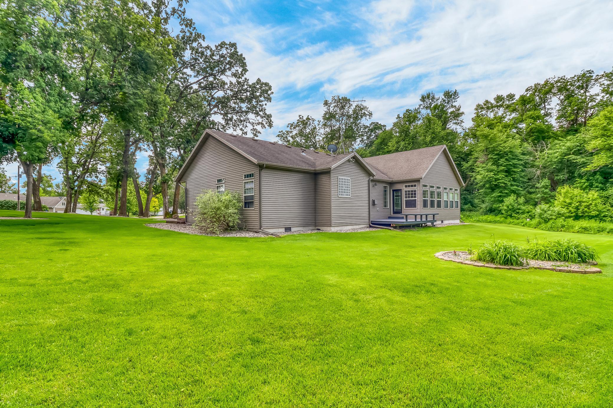 2003 single family home for sale at 46747 Poss Beach Road in Pelican Rapids, MN — 4 bed, 3 bath (photo 4 of 39)