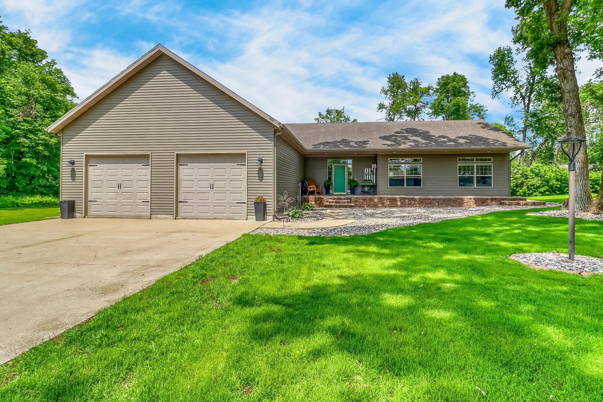 2003 single family home for sale at 46747 Poss Beach Road in Pelican Rapids, MN — 4 bed, 3 bath (photo 7 of 39)