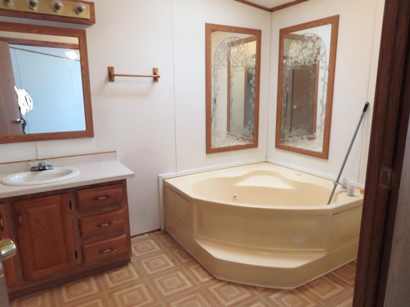 1997 single family home for sale at 18340 US Highway 59 NE in Thief River Falls, MN — 3 bed, 2 bath (photo 17 of 34)