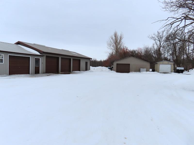 1997 single family home for sale at 18340 US Highway 59 NE in Thief River Falls, MN — 3 bed, 2 bath (photo 25 of 34)