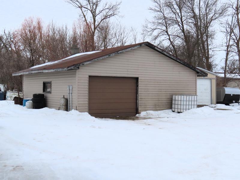 1997 single family home for sale at 18340 US Highway 59 NE in Thief River Falls, MN — 3 bed, 2 bath (photo 26 of 34)