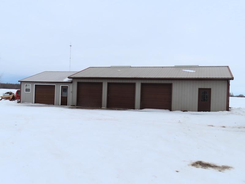 1997 single family home for sale at 18340 US Highway 59 NE in Thief River Falls, MN — 3 bed, 2 bath (photo 28 of 34)