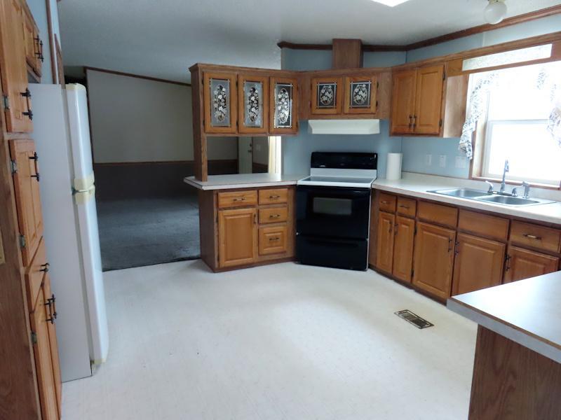 1997 single family home for sale at 18340 US Highway 59 NE in Thief River Falls, MN — 3 bed, 2 bath (photo 8 of 34)