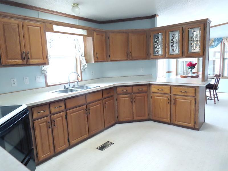 1997 single family home for sale at 18340 US Highway 59 NE in Thief River Falls, MN — 3 bed, 2 bath (photo 9 of 34)