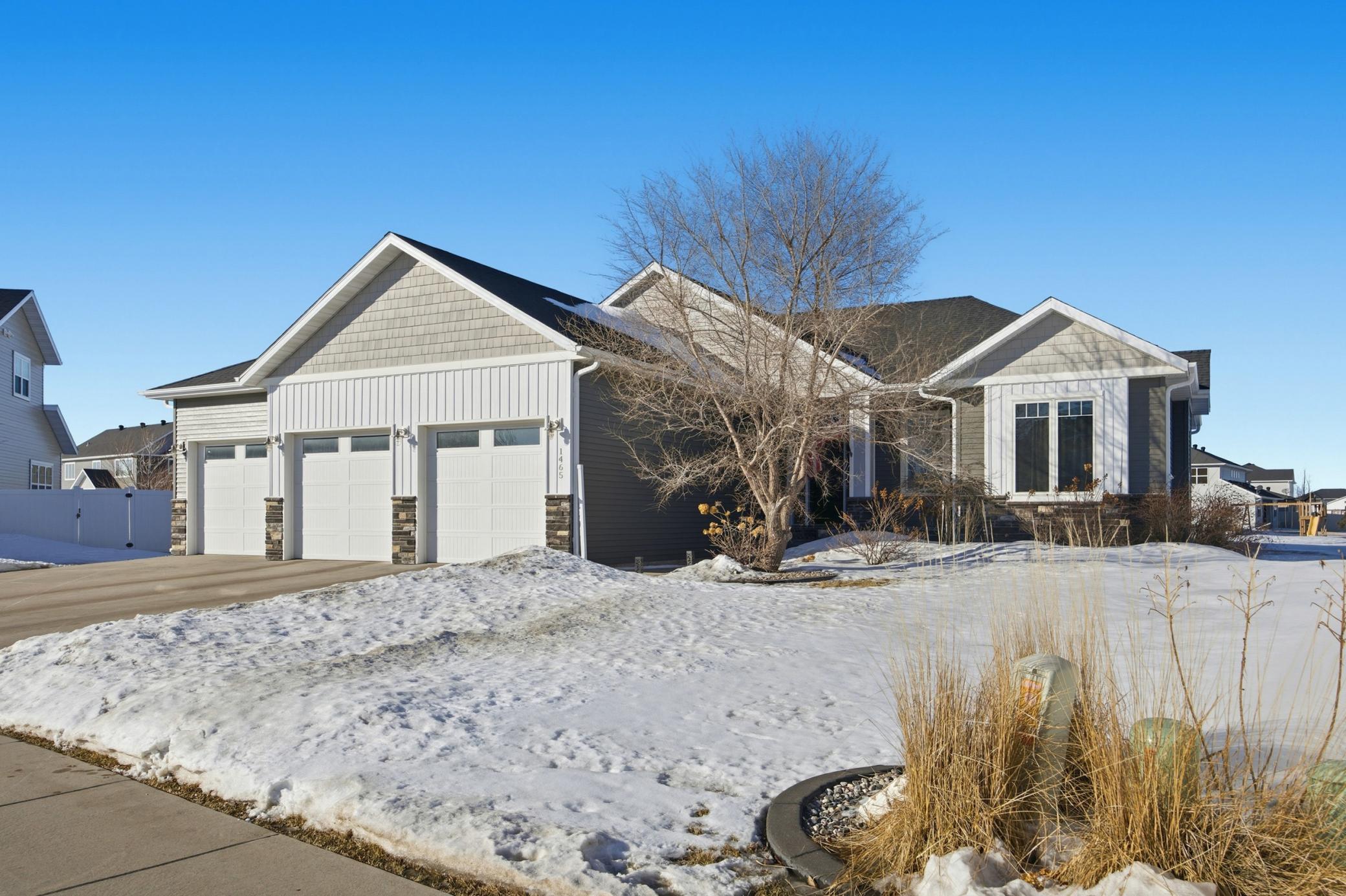 1465 Shawnas Place S, Fargo ND 58104 - Photo 2 of 43