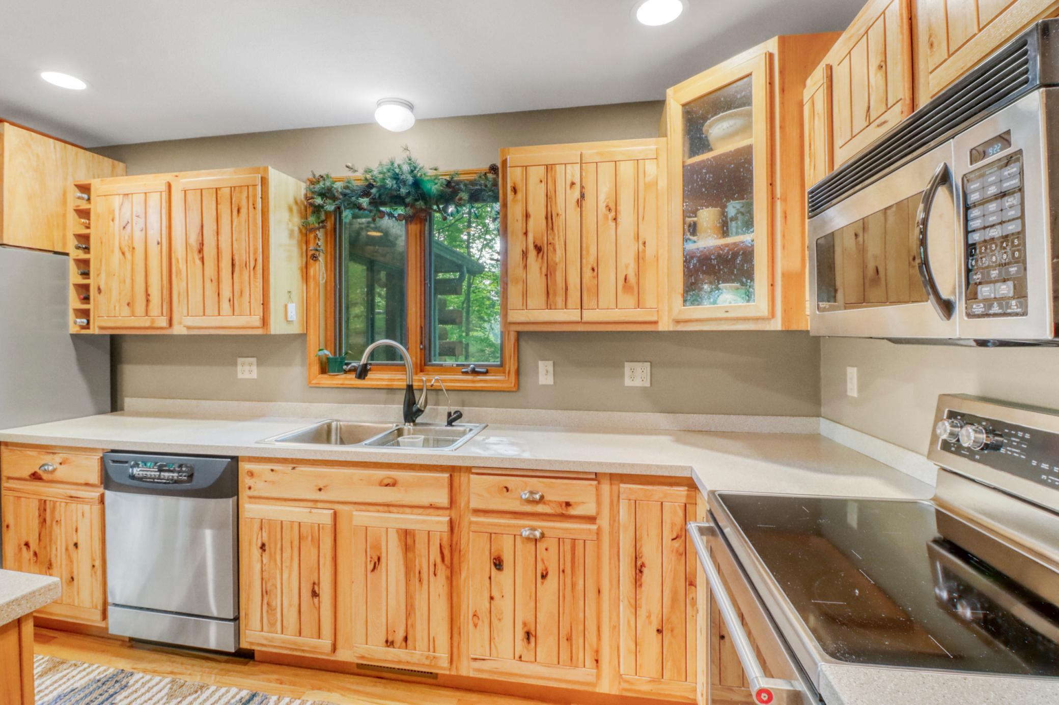 2000 single family home for sale at 32360 SW Pickerel Lake Road in Detroit Lakes, MN — 4 bed, 3 bath (photo 14 of 61)