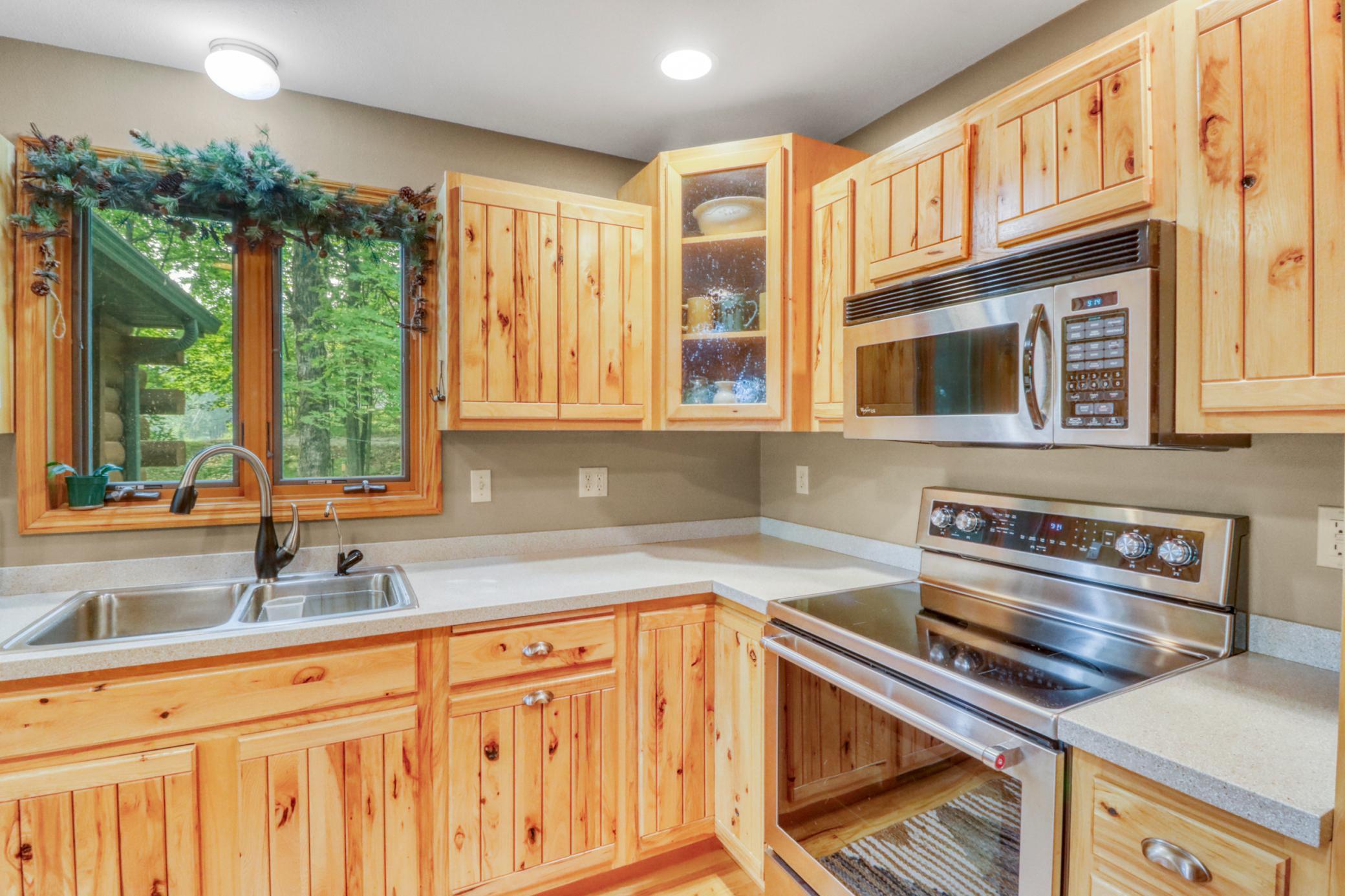 2000 single family home for sale at 32360 SW Pickerel Lake Road in Detroit Lakes, MN — 4 bed, 3 bath (photo 15 of 61)