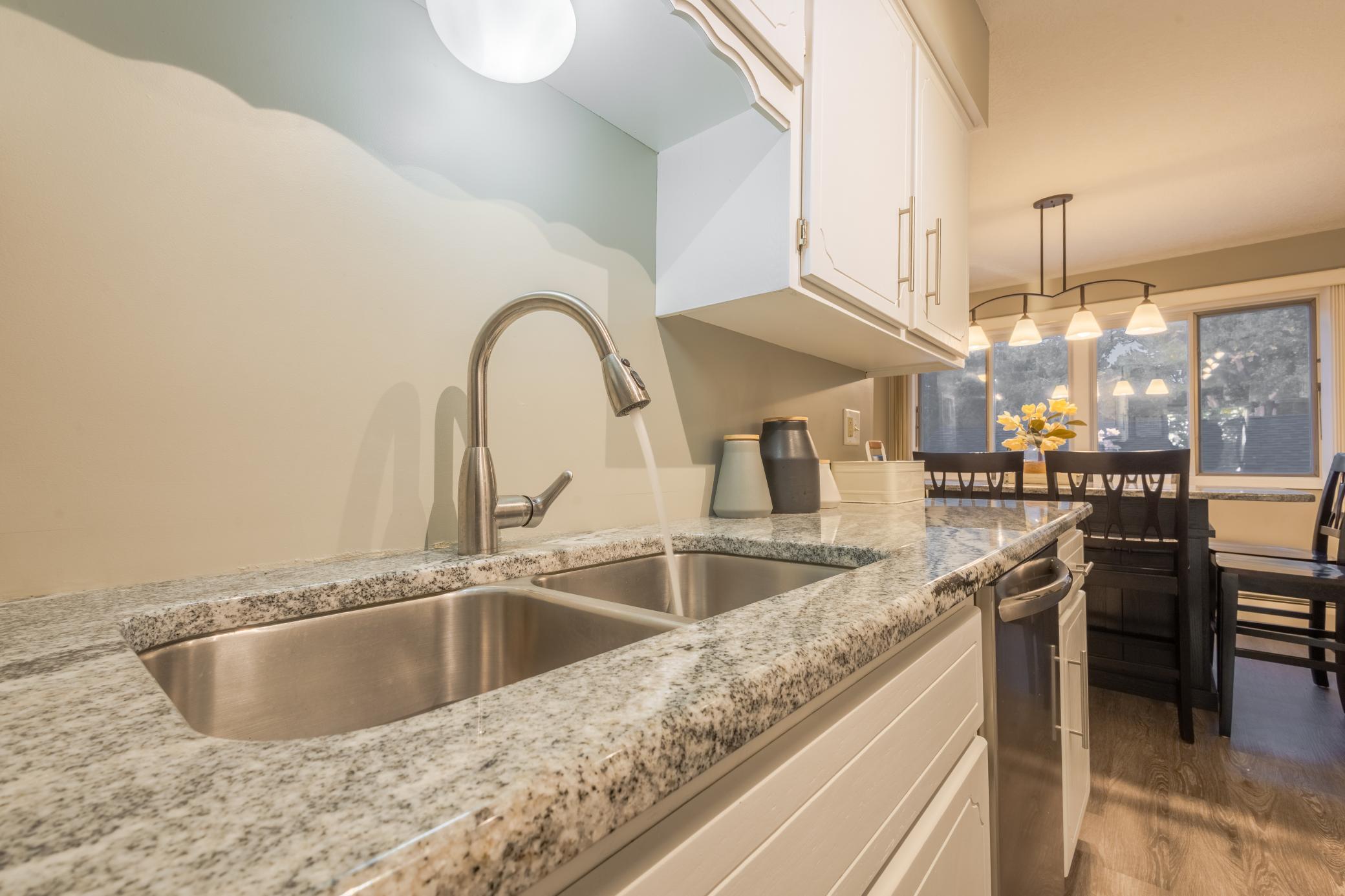 1975 townhouse for sale at 2520 Le Homme Dieu Heights NE, Unit 2 in Alexandria, MN — 4 bed, 3 bath (photo 30 of 51)