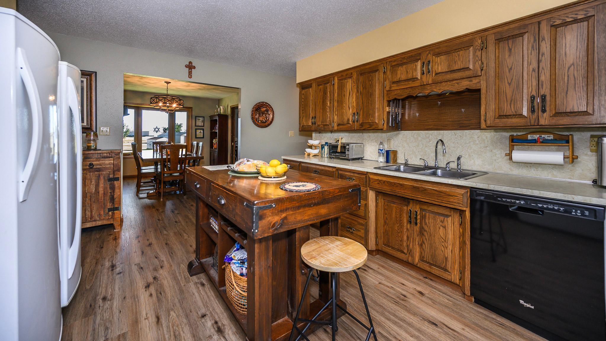 1976 single family home for sale at 8155 34th Avenue SE in Wishek, ND — 4 bed, 3 bath (photo 11 of 69)