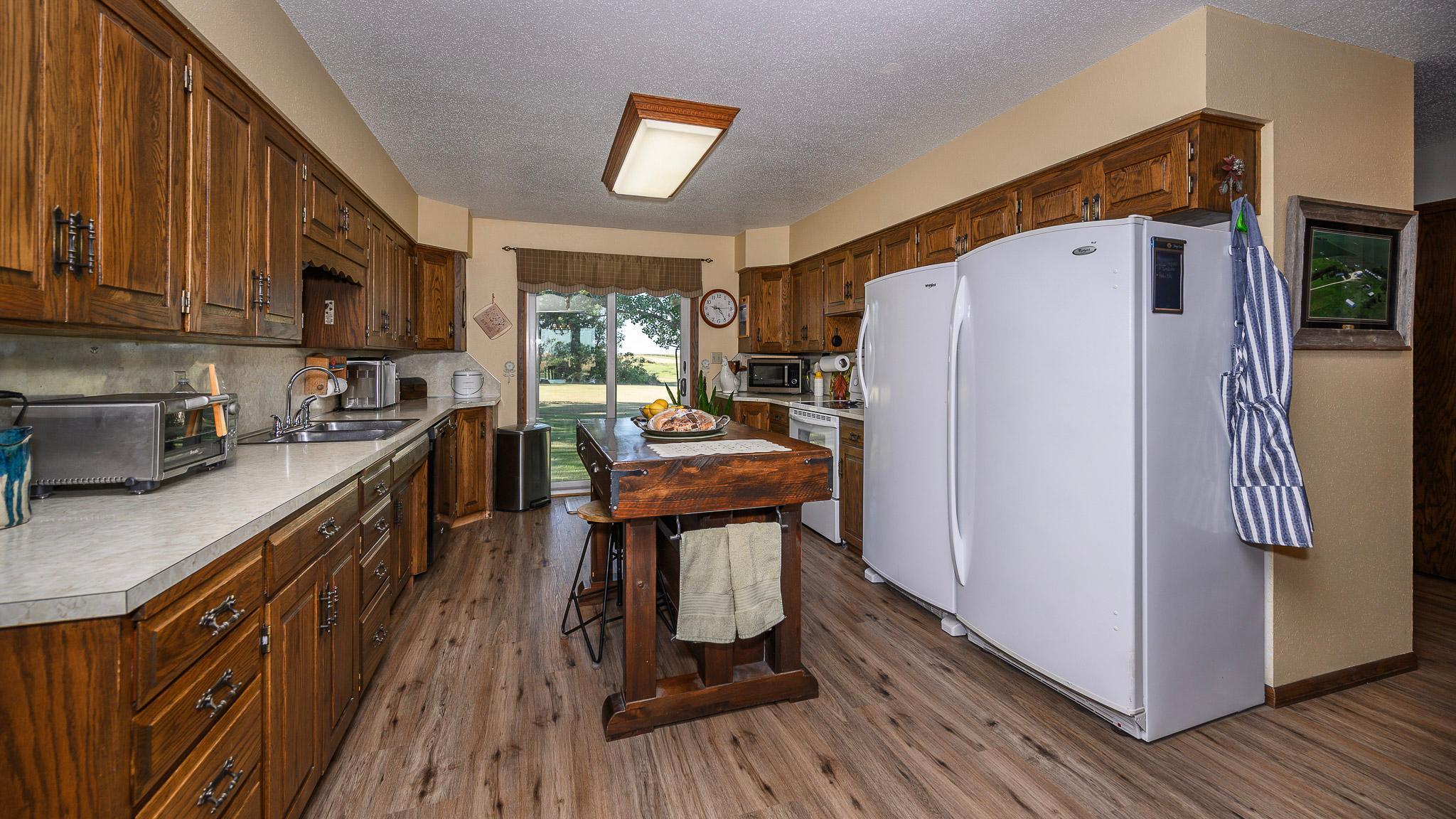 1976 single family home for sale at 8155 34th Avenue SE in Wishek, ND — 4 bed, 3 bath (photo 12 of 69)