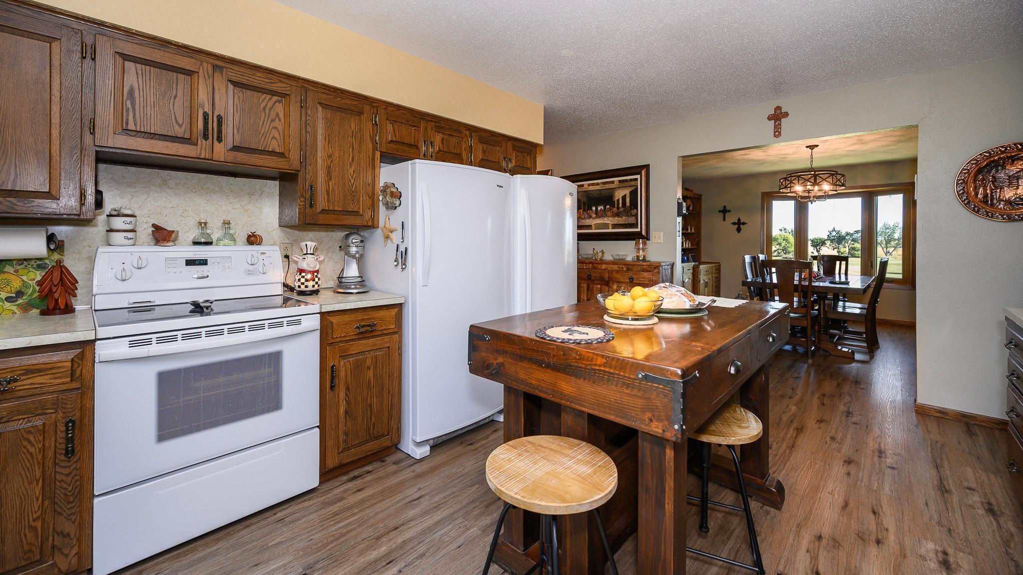 1976 single family home for sale at 8155 34th Avenue SE in Wishek, ND — 4 bed, 3 bath (photo 13 of 69)