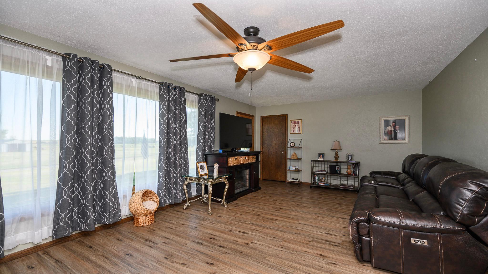 1976 single family home for sale at 8155 34th Avenue SE in Wishek, ND — 4 bed, 3 bath (photo 17 of 69)