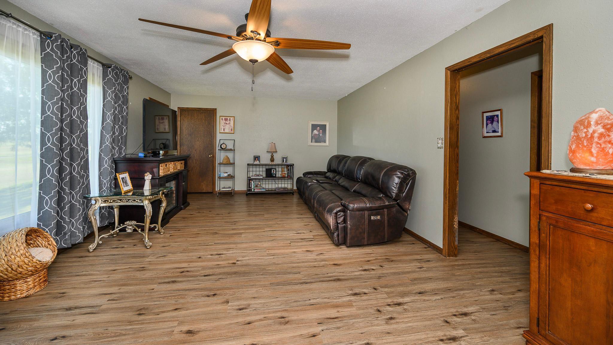 1976 single family home for sale at 8155 34th Avenue SE in Wishek, ND — 4 bed, 3 bath (photo 18 of 69)