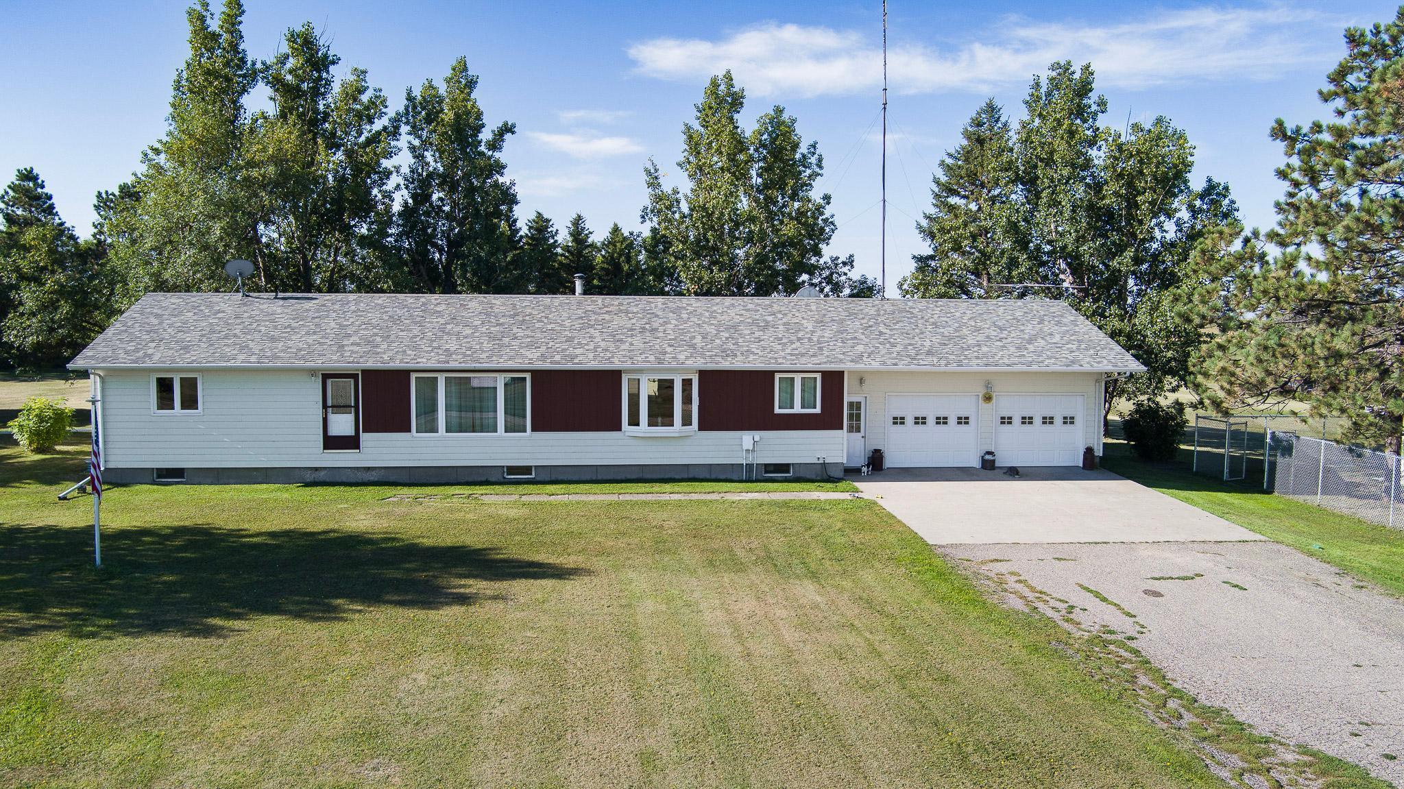 1976 single family home for sale at 8155 34th Avenue SE in Wishek, ND — 4 bed, 3 bath (photo 3 of 69)