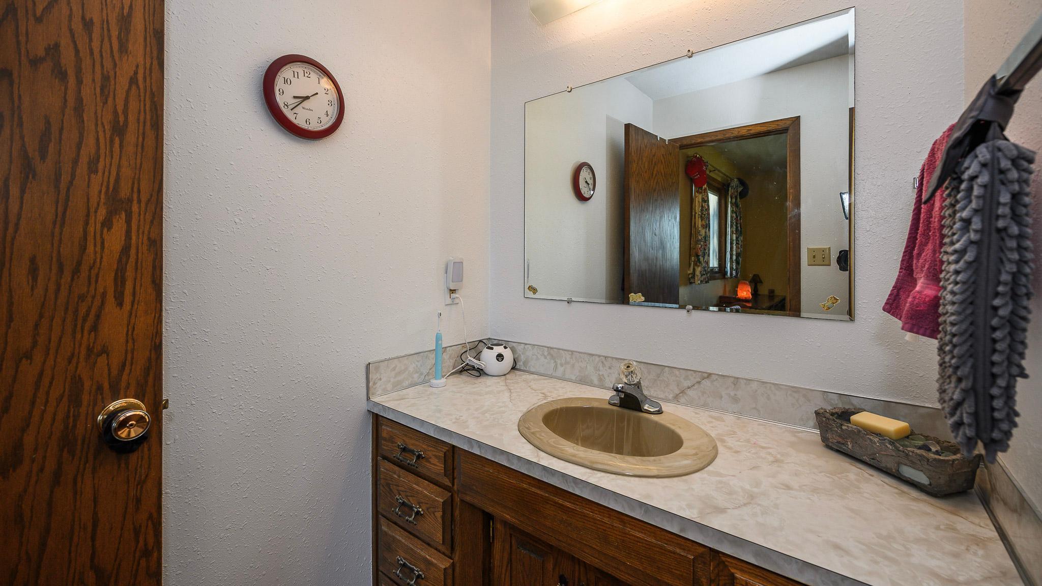 1976 single family home for sale at 8155 34th Avenue SE in Wishek, ND — 4 bed, 3 bath (photo 21 of 69)