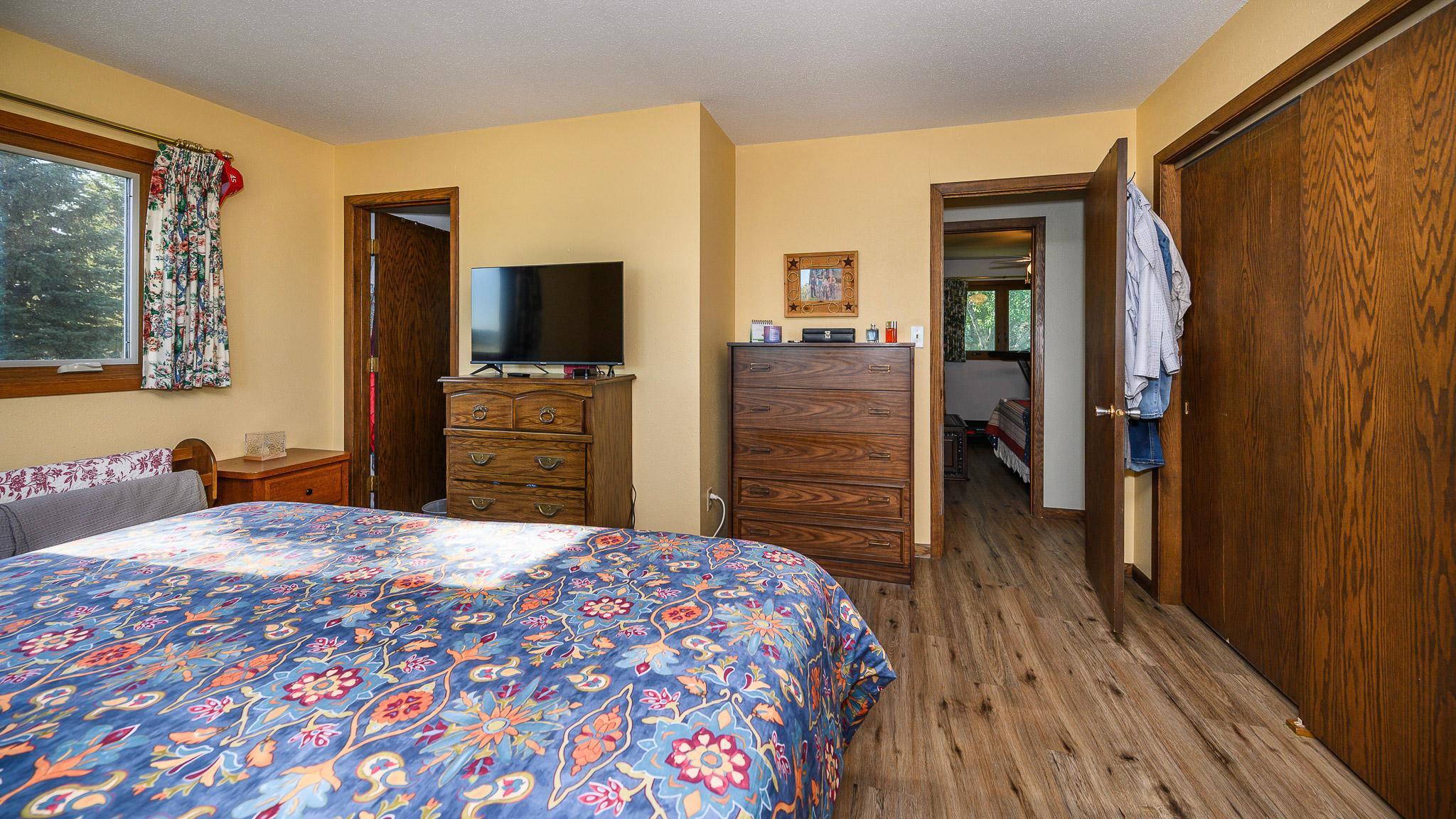 1976 single family home for sale at 8155 34th Avenue SE in Wishek, ND — 4 bed, 3 bath (photo 23 of 69)