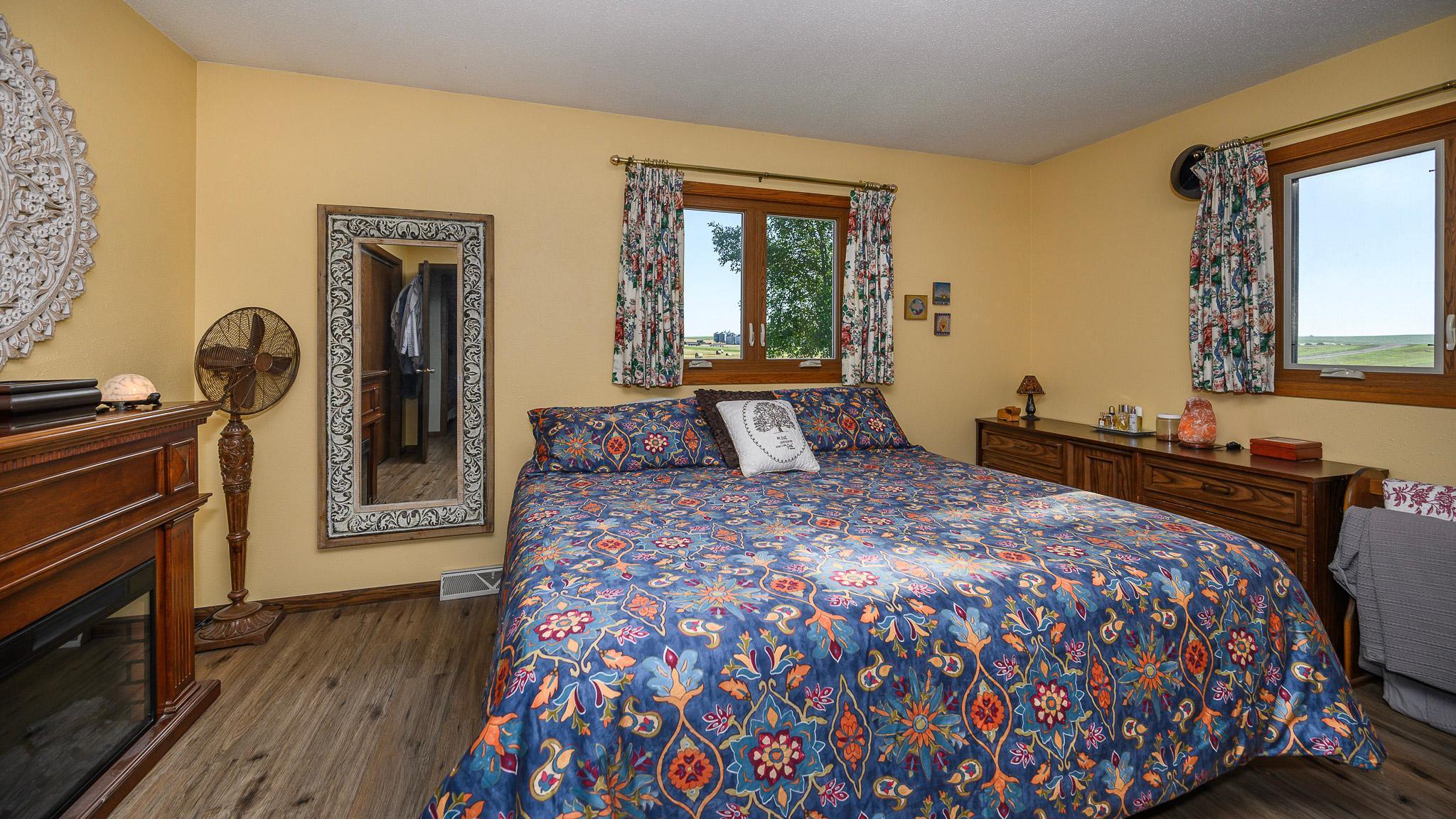 1976 single family home for sale at 8155 34th Avenue SE in Wishek, ND — 4 bed, 3 bath (photo 24 of 69)