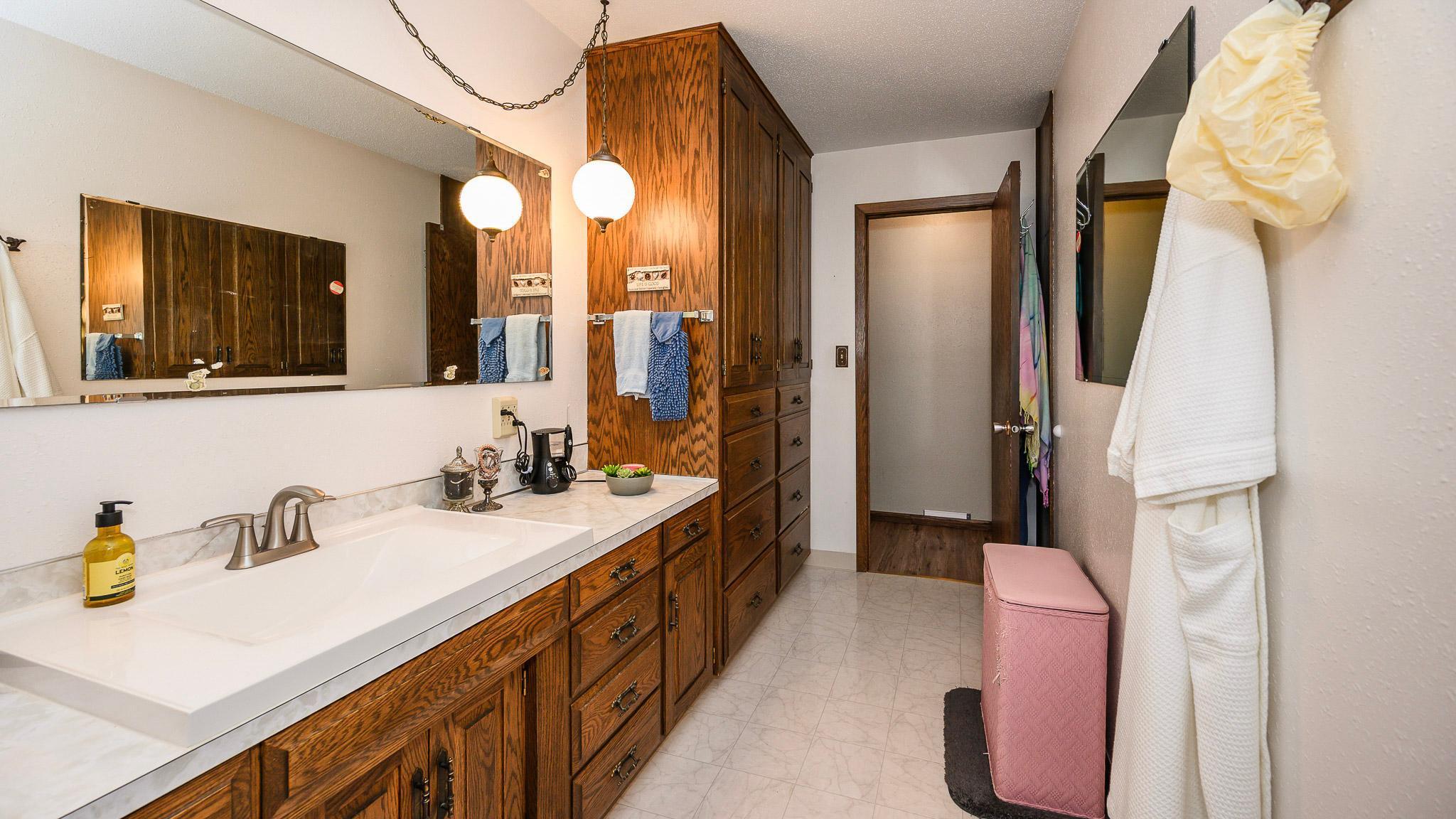 1976 single family home for sale at 8155 34th Avenue SE in Wishek, ND — 4 bed, 3 bath (photo 27 of 69)