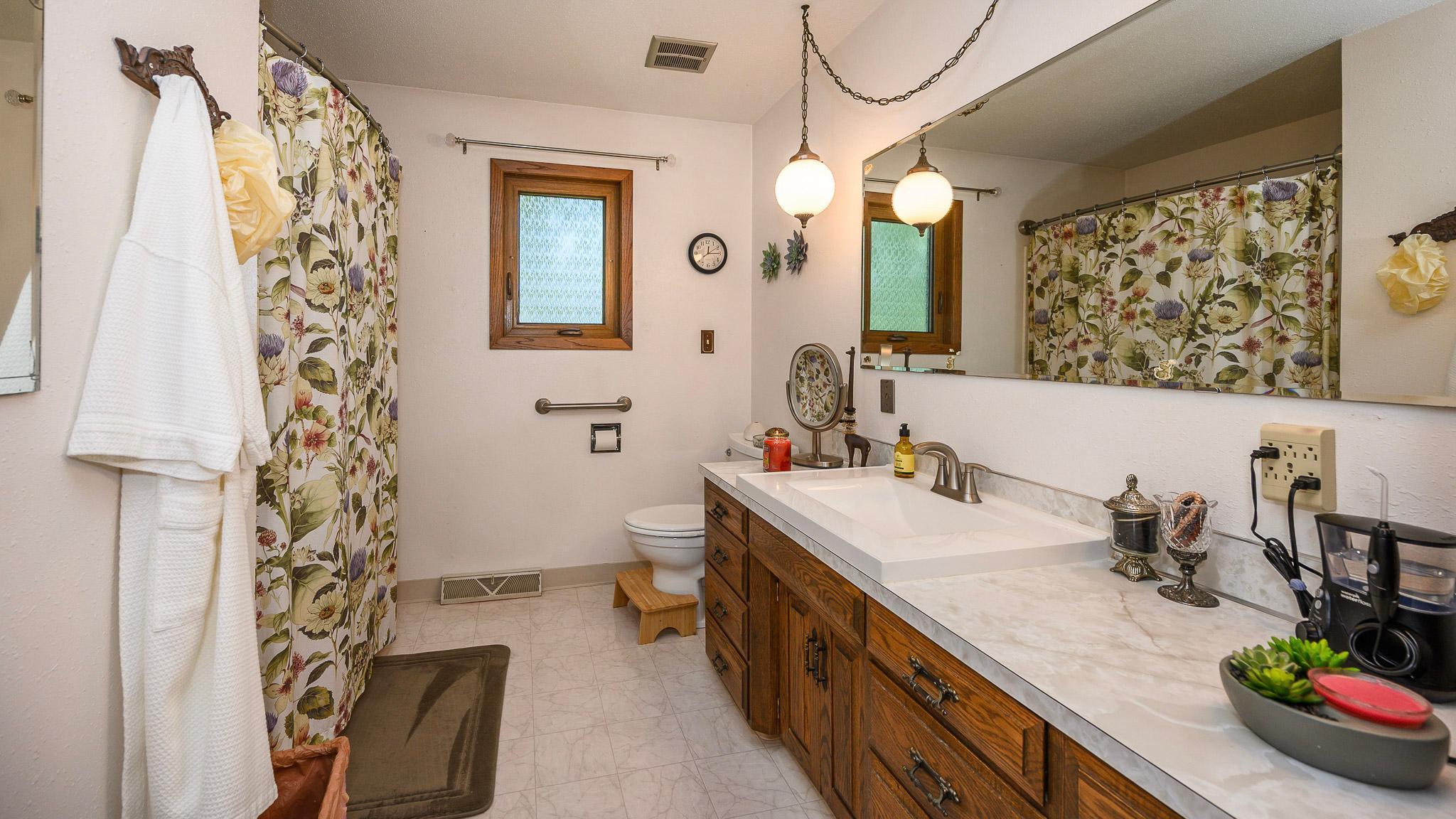 1976 single family home for sale at 8155 34th Avenue SE in Wishek, ND — 4 bed, 3 bath (photo 28 of 69)