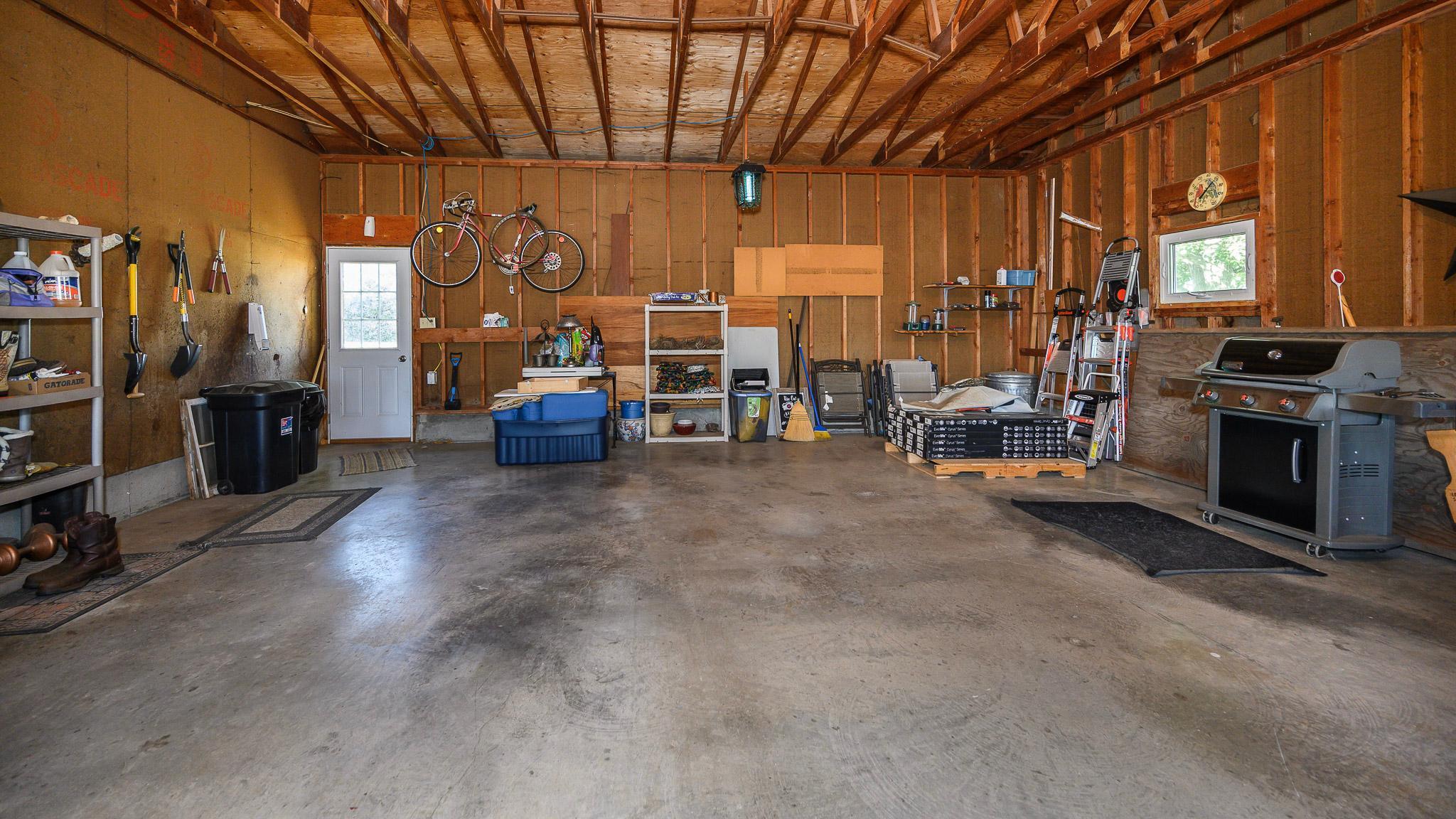 1976 single family home for sale at 8155 34th Avenue SE in Wishek, ND — 4 bed, 3 bath (photo 45 of 69)