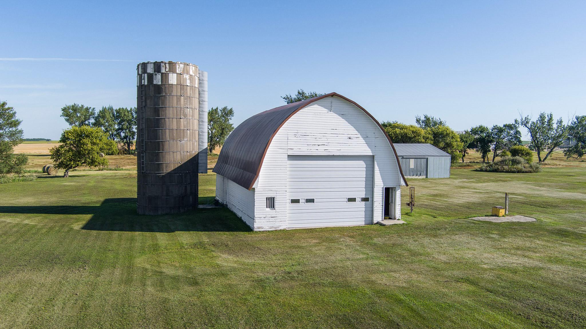 1976 single family home for sale at 8155 34th Avenue SE in Wishek, ND — 4 bed, 3 bath (photo 57 of 69)