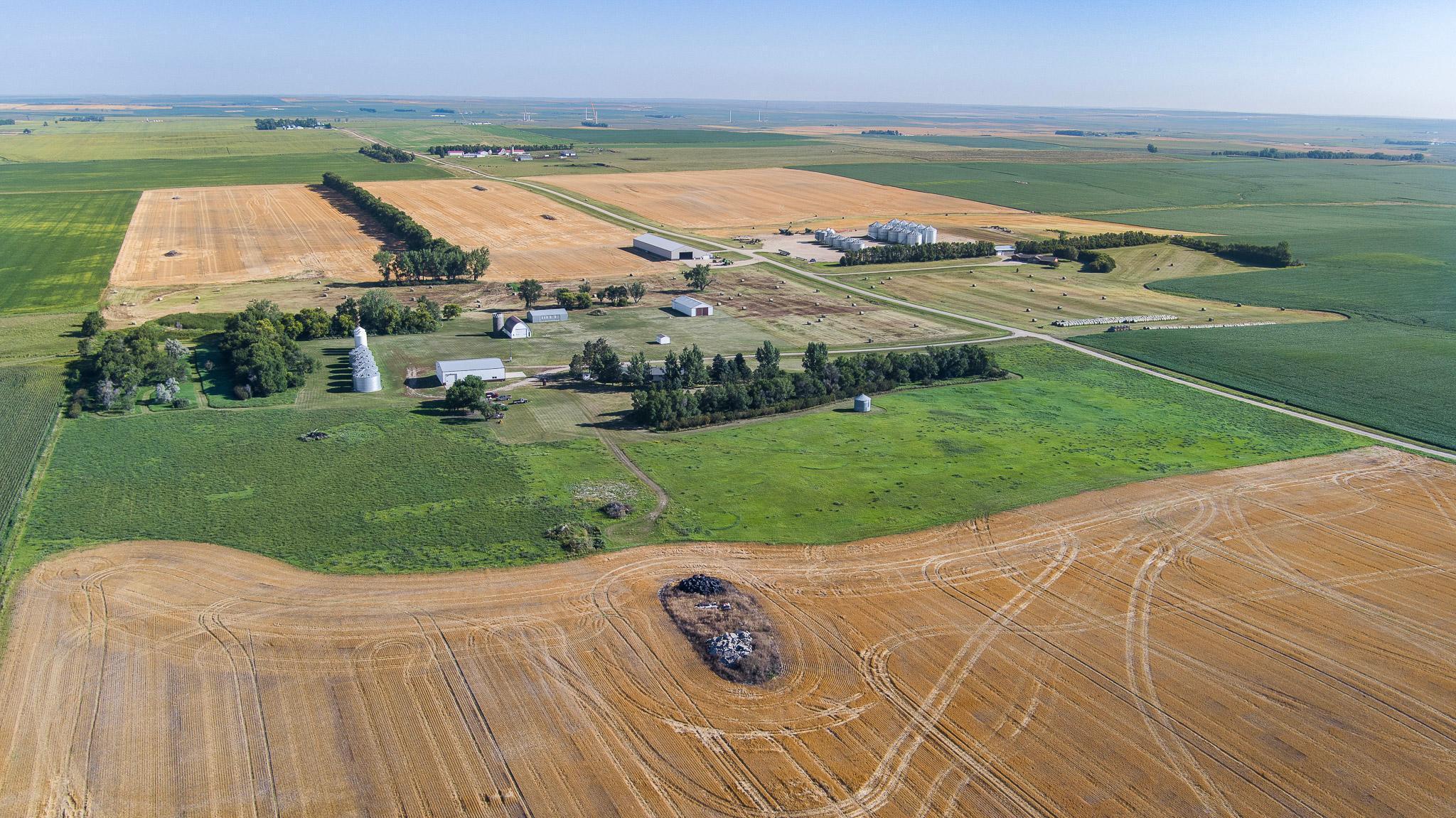 1976 single family home for sale at 8155 34th Avenue SE in Wishek, ND — 4 bed, 3 bath (photo 59 of 69)