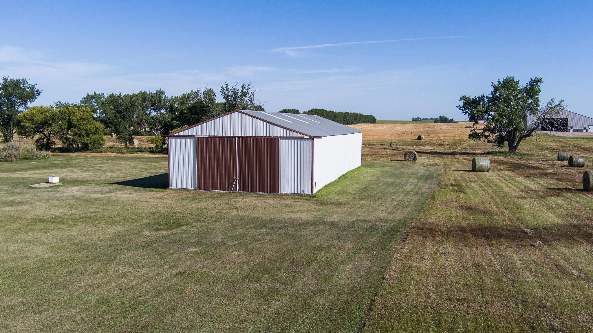 1976 single family home for sale at 8155 34th Avenue SE in Wishek, ND — 4 bed, 3 bath (photo 7 of 69)