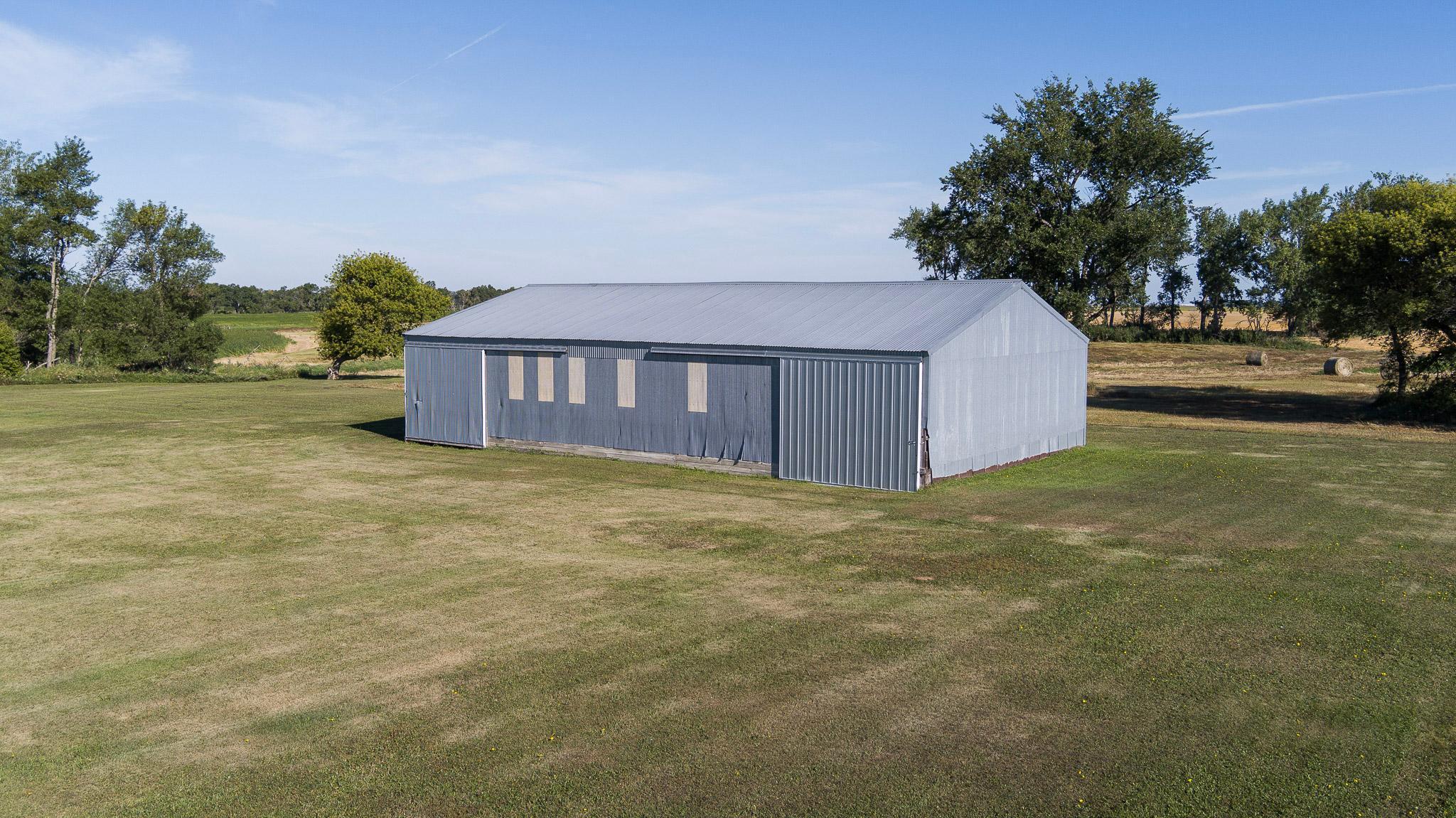 1976 single family home for sale at 8155 34th Avenue SE in Wishek, ND — 4 bed, 3 bath (photo 9 of 69)