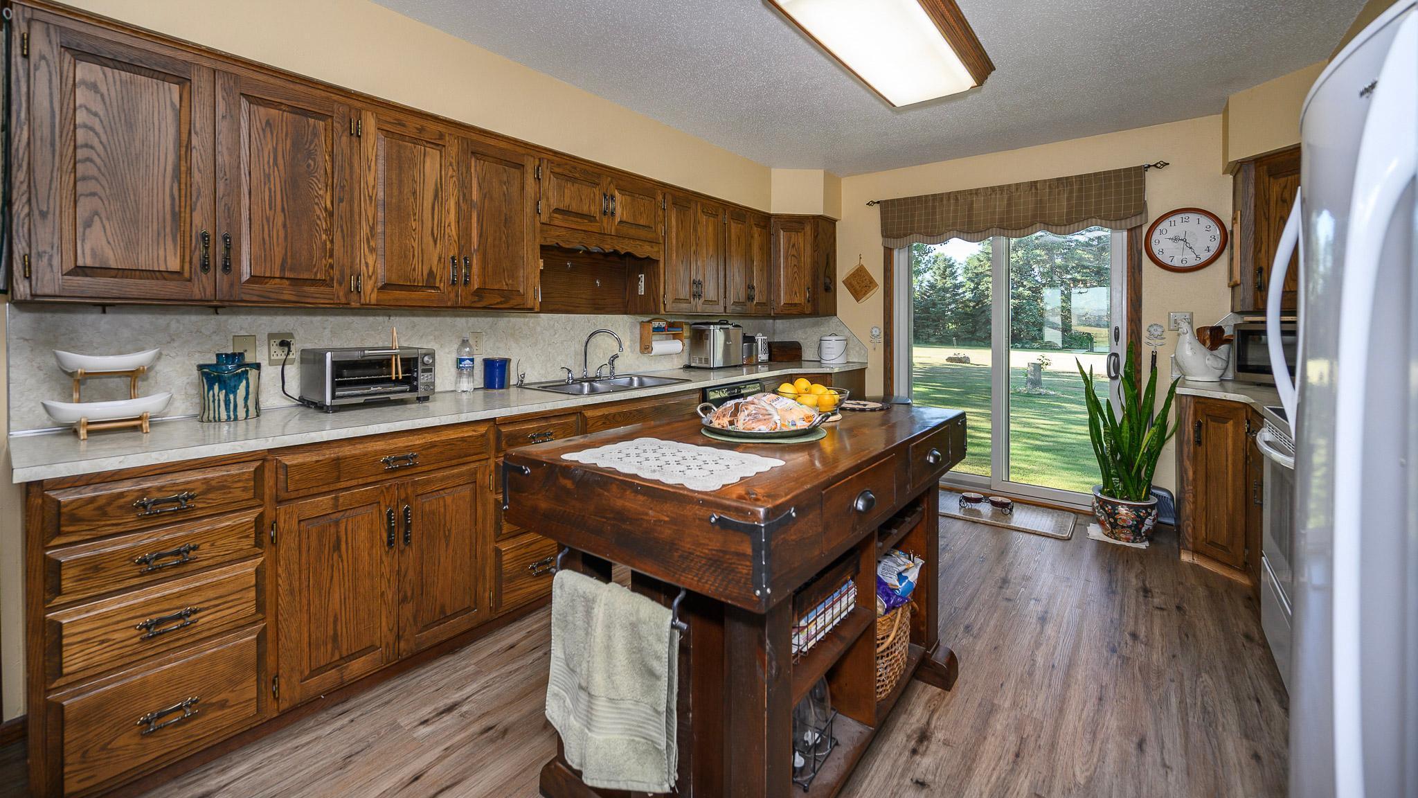 1976 single family home for sale at 8155 34th Avenue SE in Wishek, ND — 4 bed, 3 bath (photo 10 of 69)