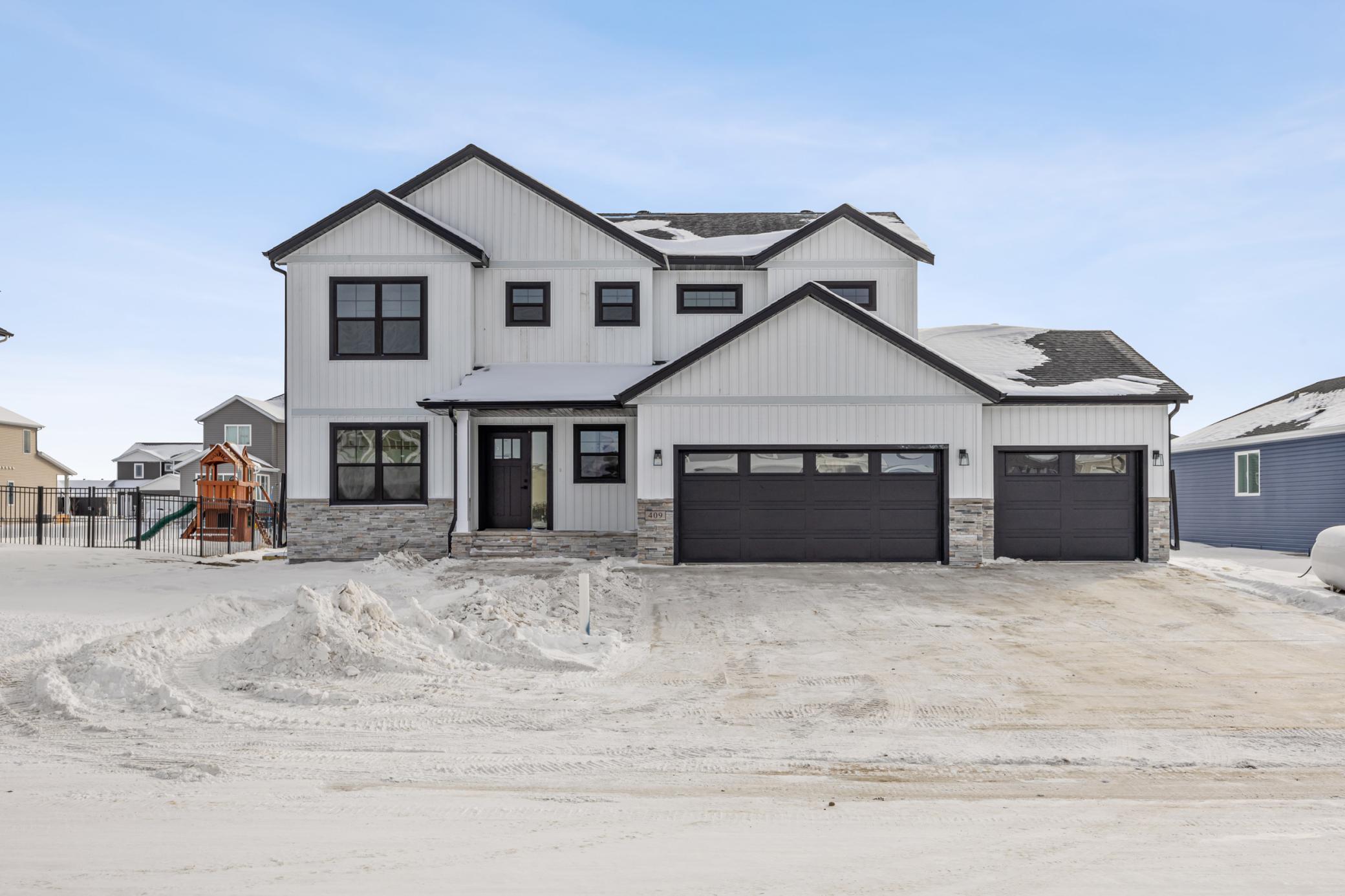 8916 Meadowlark Parkway, Horace ND 58047 - Photo 2 of 31