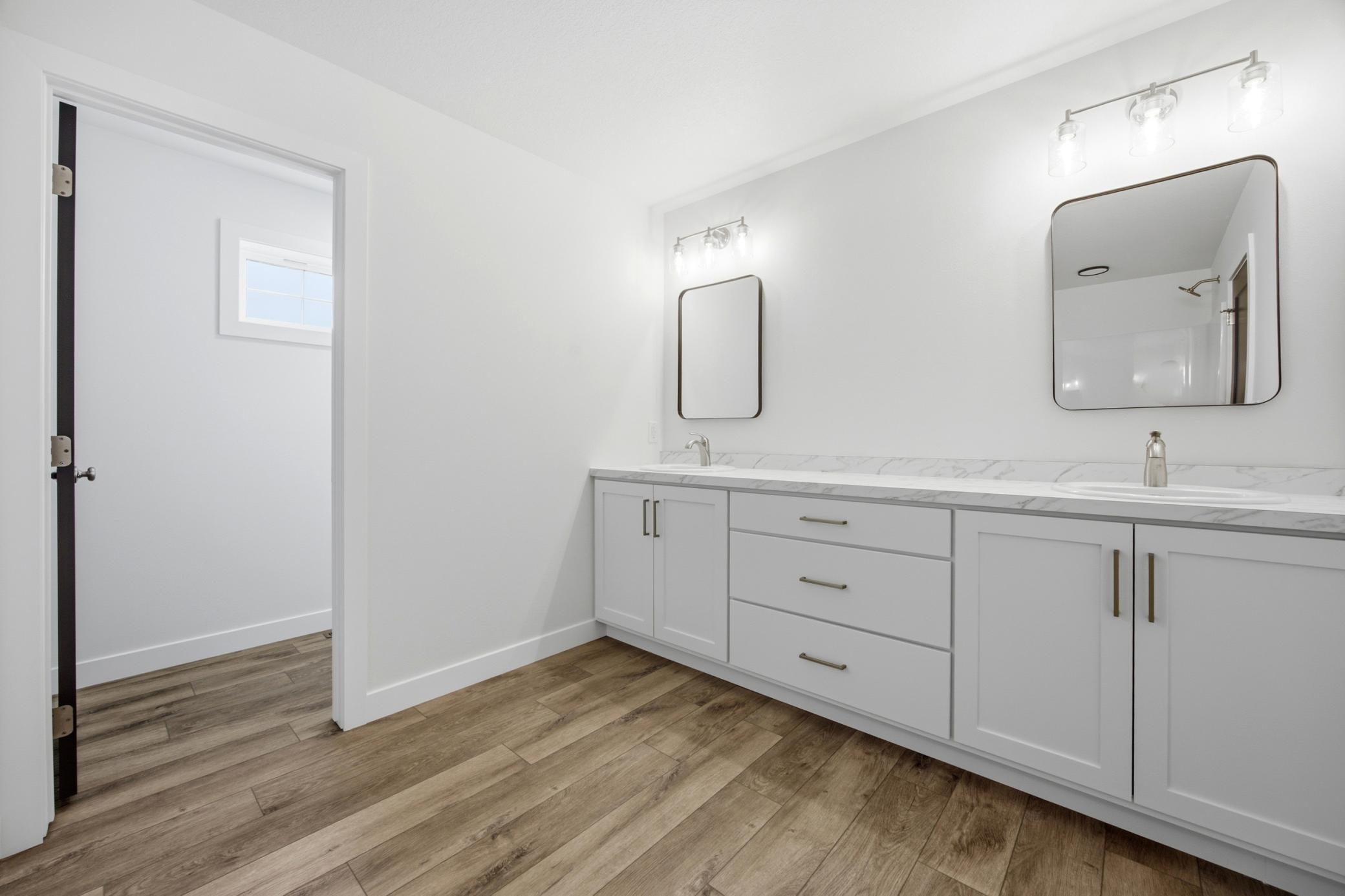 2025 single family home for sale at 8916 Meadowlark Parkway in Horace, ND — 4 bed, 3 bath (photo 20 of 33)