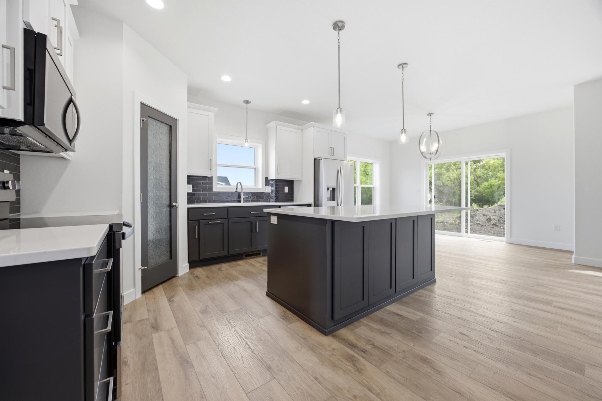 2025 single family home for sale at 8916 Meadowlark Parkway in Horace, ND — 4 bed, 3 bath (photo 5 of 33)