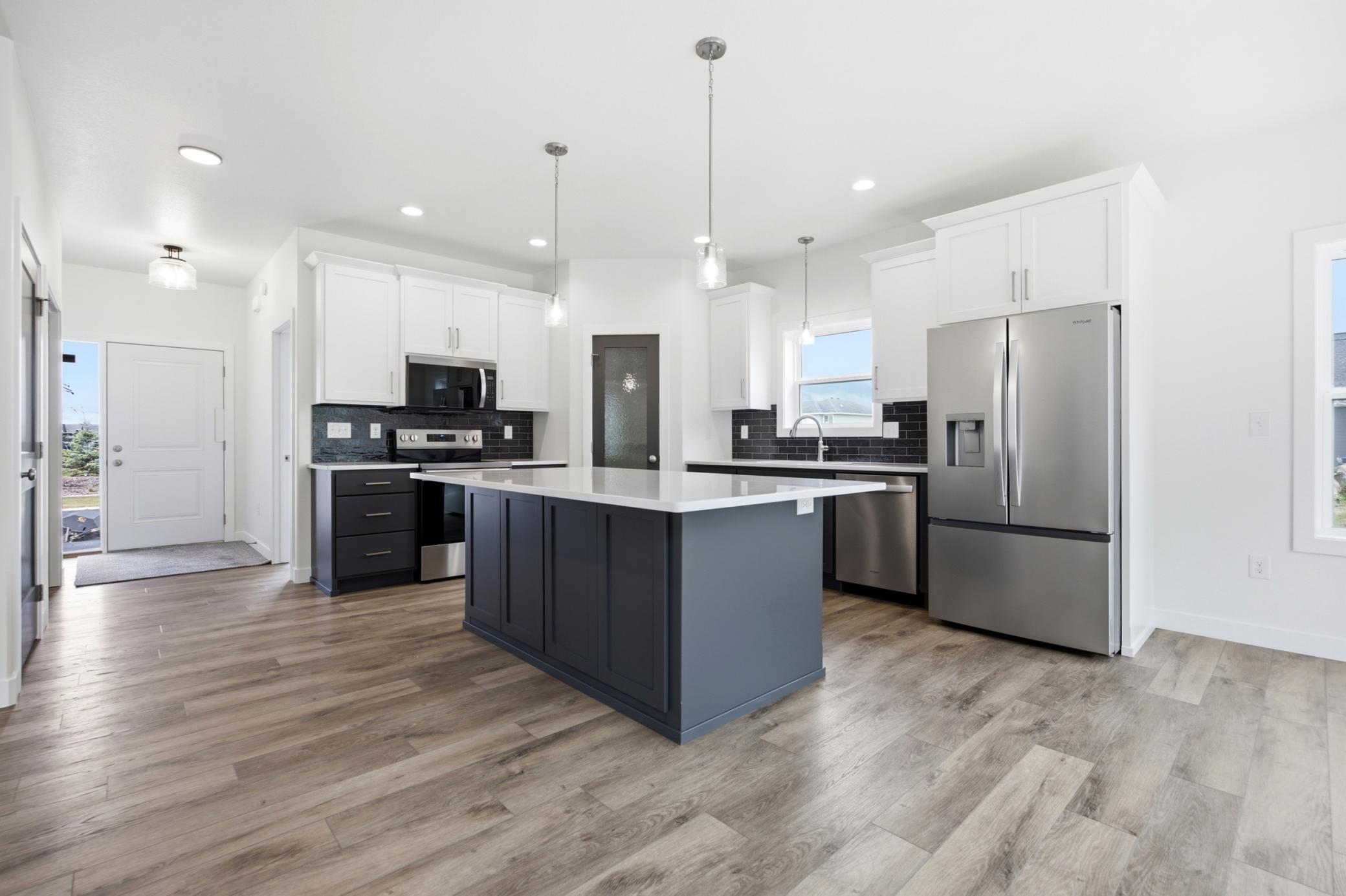 2025 single family home for sale at 8916 Meadowlark Parkway in Horace, ND — 4 bed, 3 bath (photo 6 of 33)