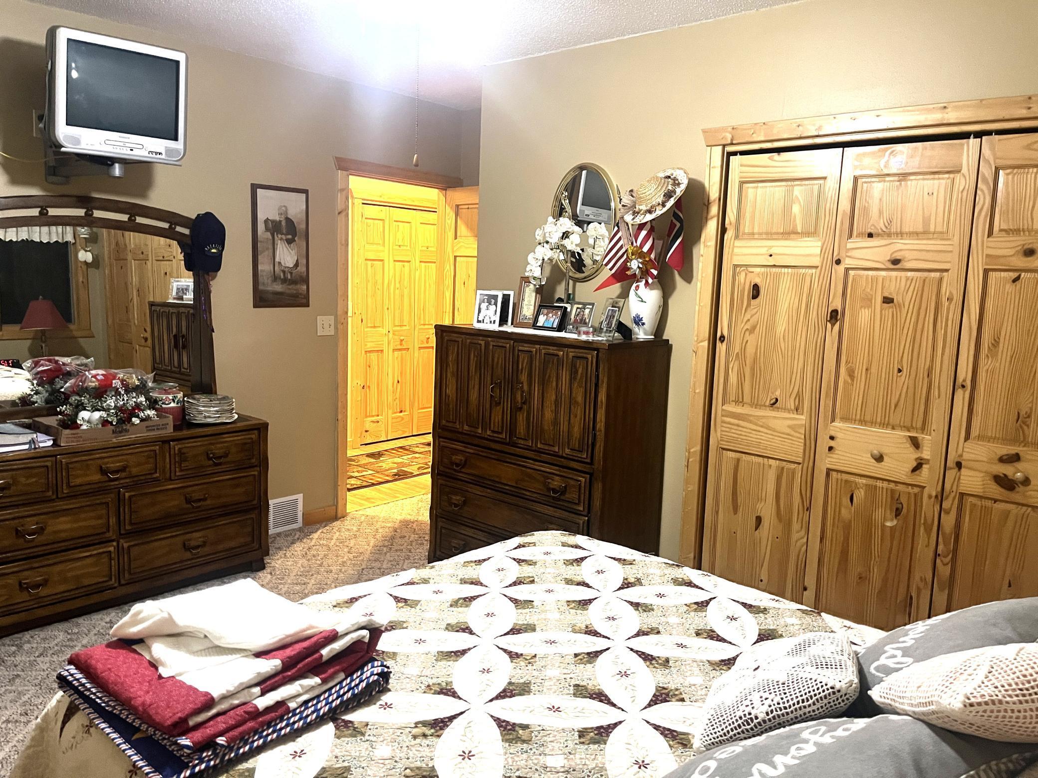 1958 single family home for sale at 38919 E Union Drive in Erskine, MN — 4 bed, 2 bath (photo 19 of 45)