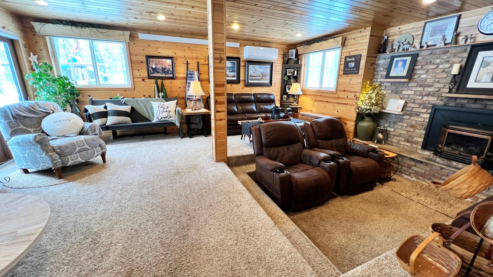 1979 single family home for sale at 11096 County Highway 17 in Detroit Lakes, MN — 4 bed, 2 bath (photo 6 of 16)